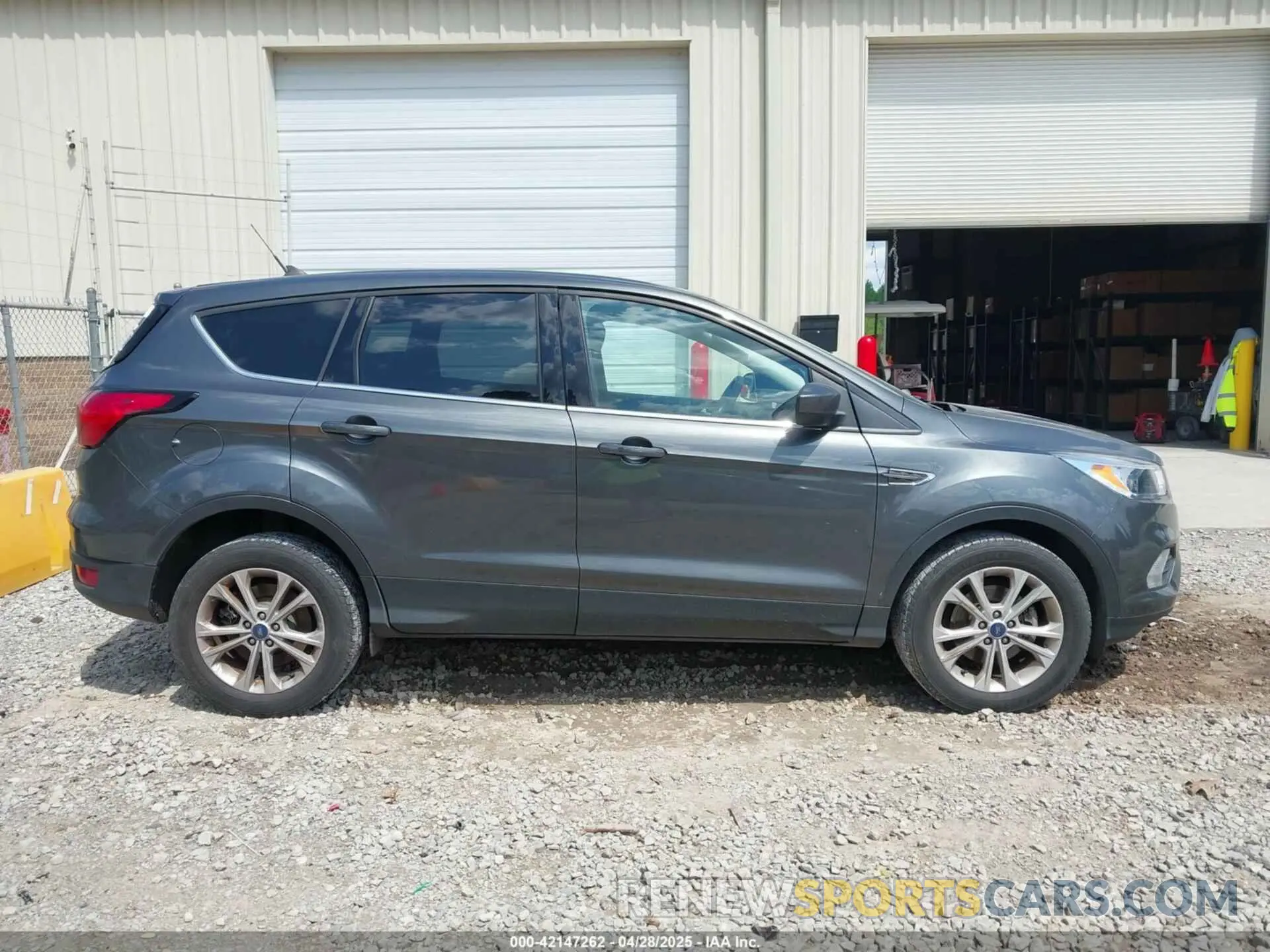 13 Фотография поврежденного автомобиля 1FMCU0GD2KUB38690 FORD ESCAPE 2019