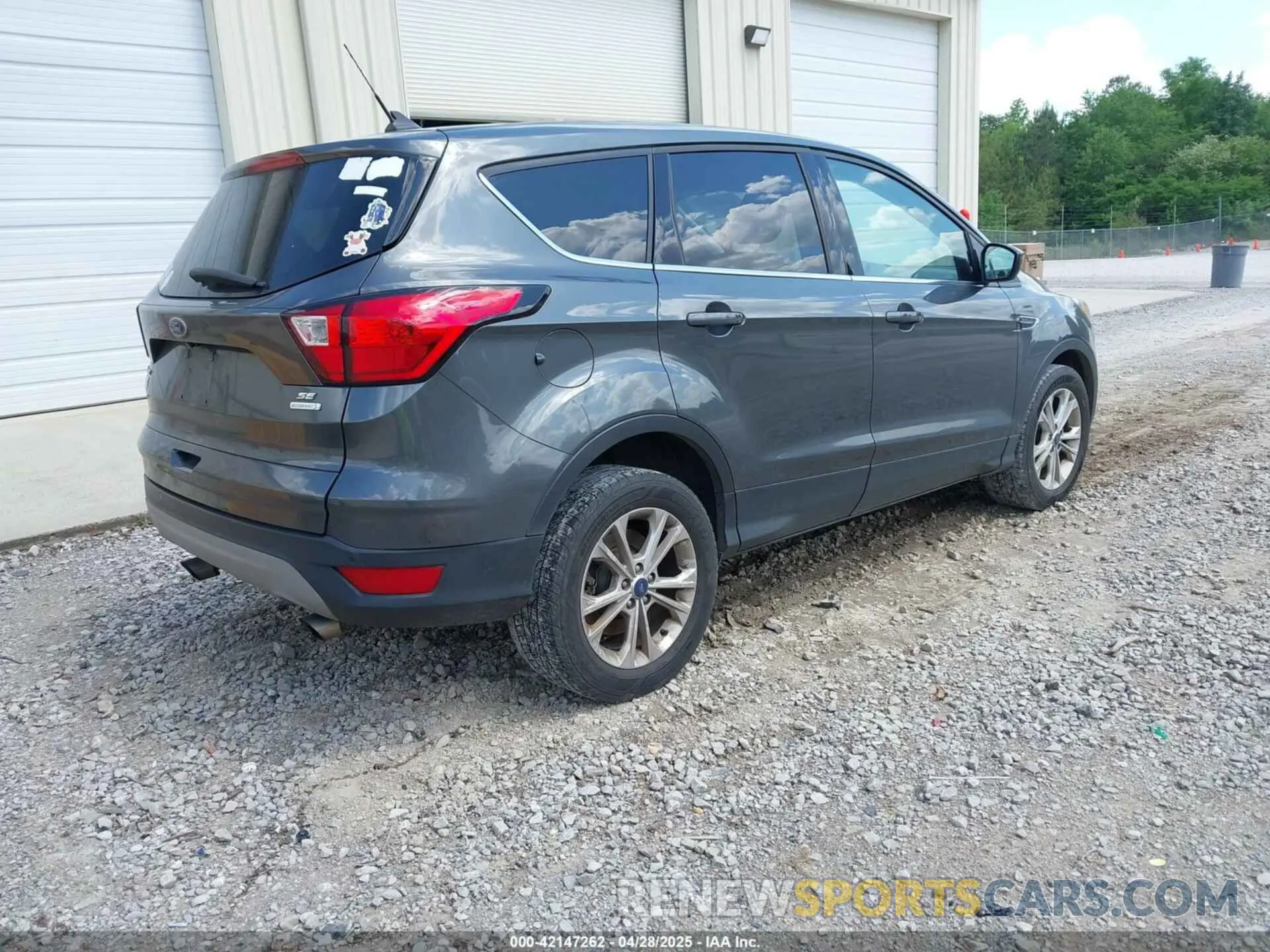 4 Фотография поврежденного автомобиля 1FMCU0GD2KUB38690 FORD ESCAPE 2019