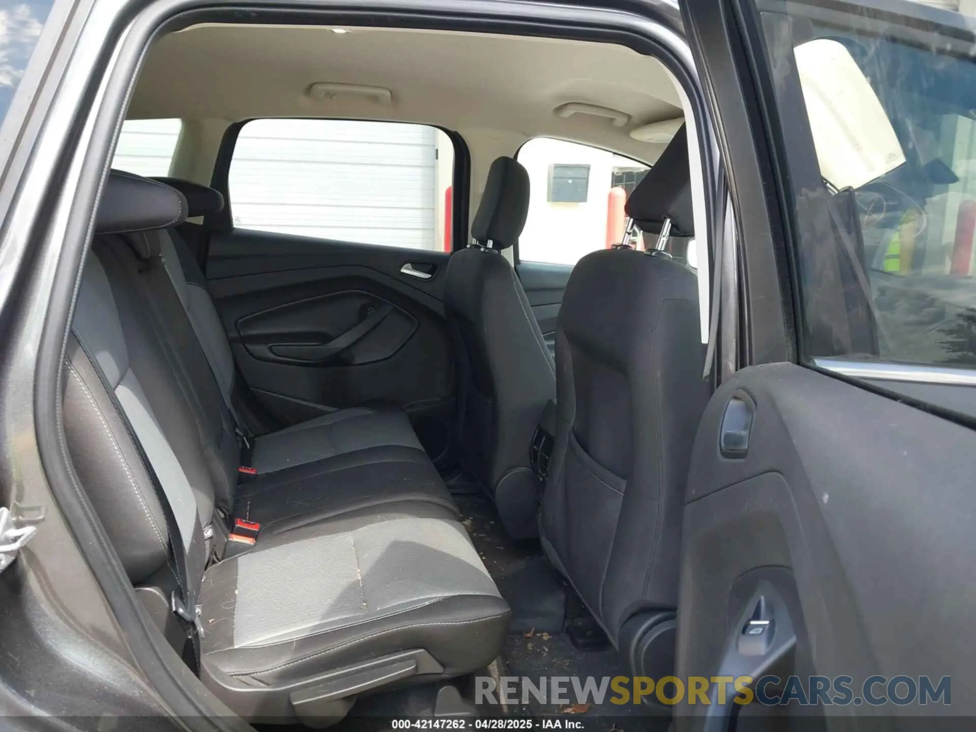 8 Фотография поврежденного автомобиля 1FMCU0GD2KUB38690 FORD ESCAPE 2019