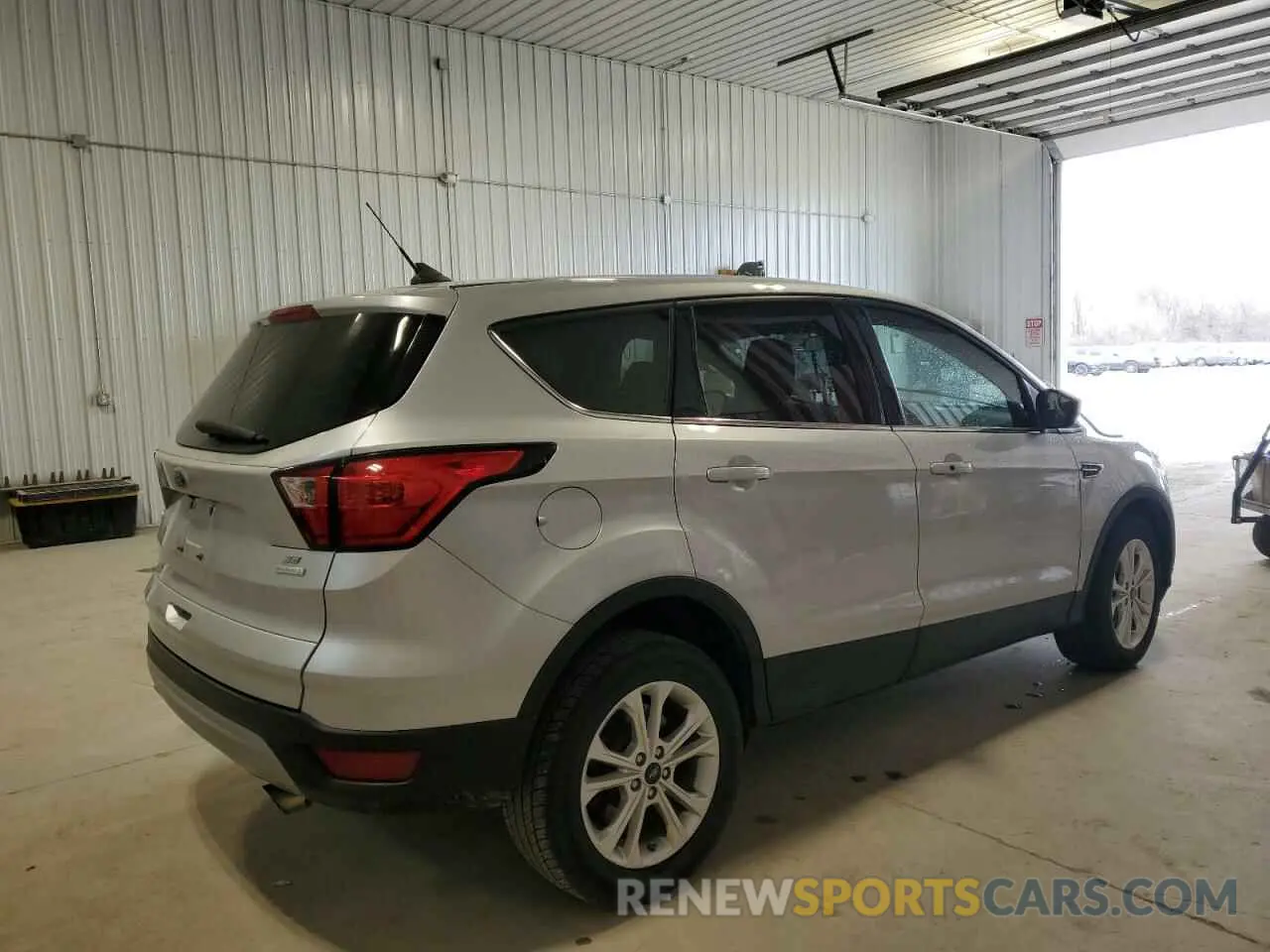 3 Фотография поврежденного автомобиля 1FMCU0GD2KUB59667 FORD ESCAPE 2019