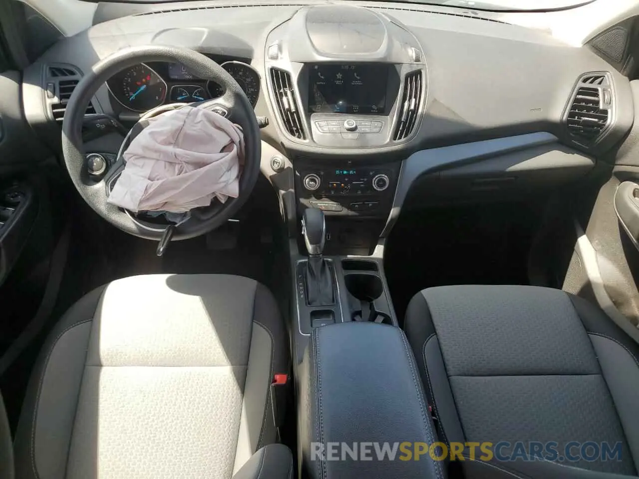 8 Фотография поврежденного автомобиля 1FMCU0GD2KUB59667 FORD ESCAPE 2019