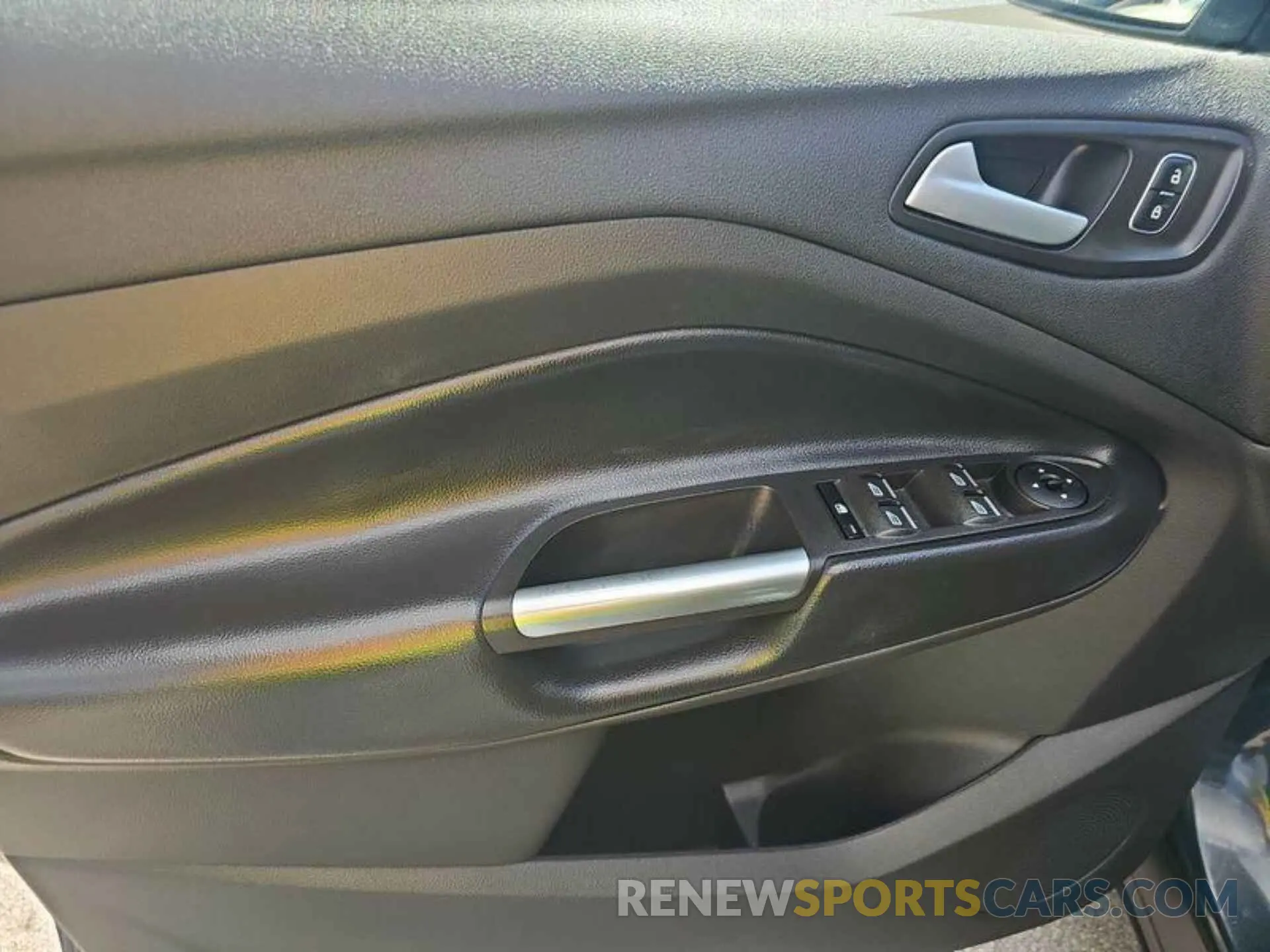 13 Фотография поврежденного автомобиля 1FMCU0GD2KUB82026 FORD ESCAPE 2019