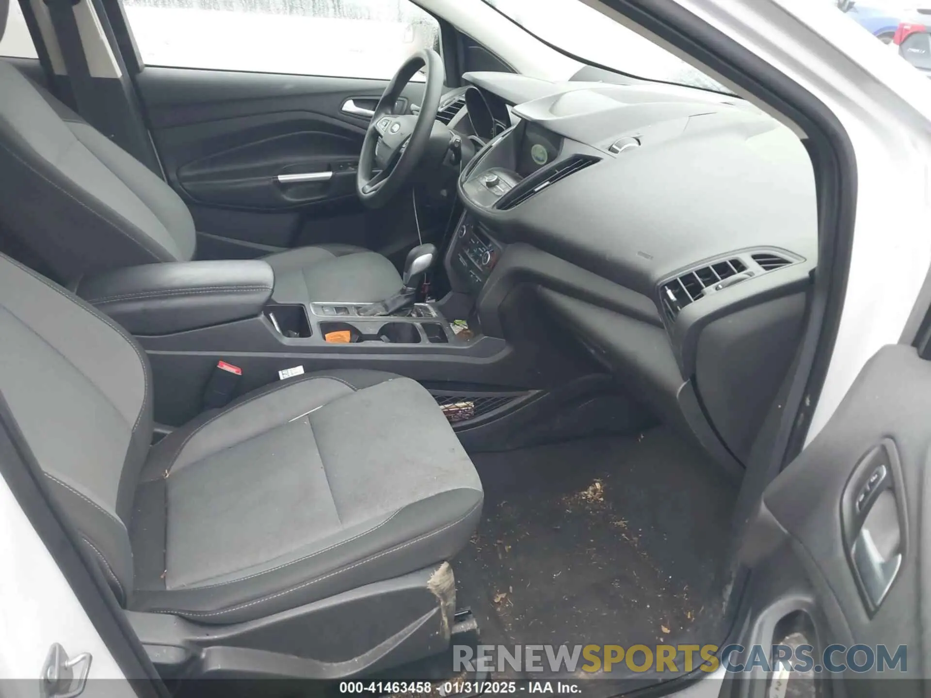 5 Photograph of a damaged car 1FMCU0GD2KUC21987 FORD ESCAPE 2019