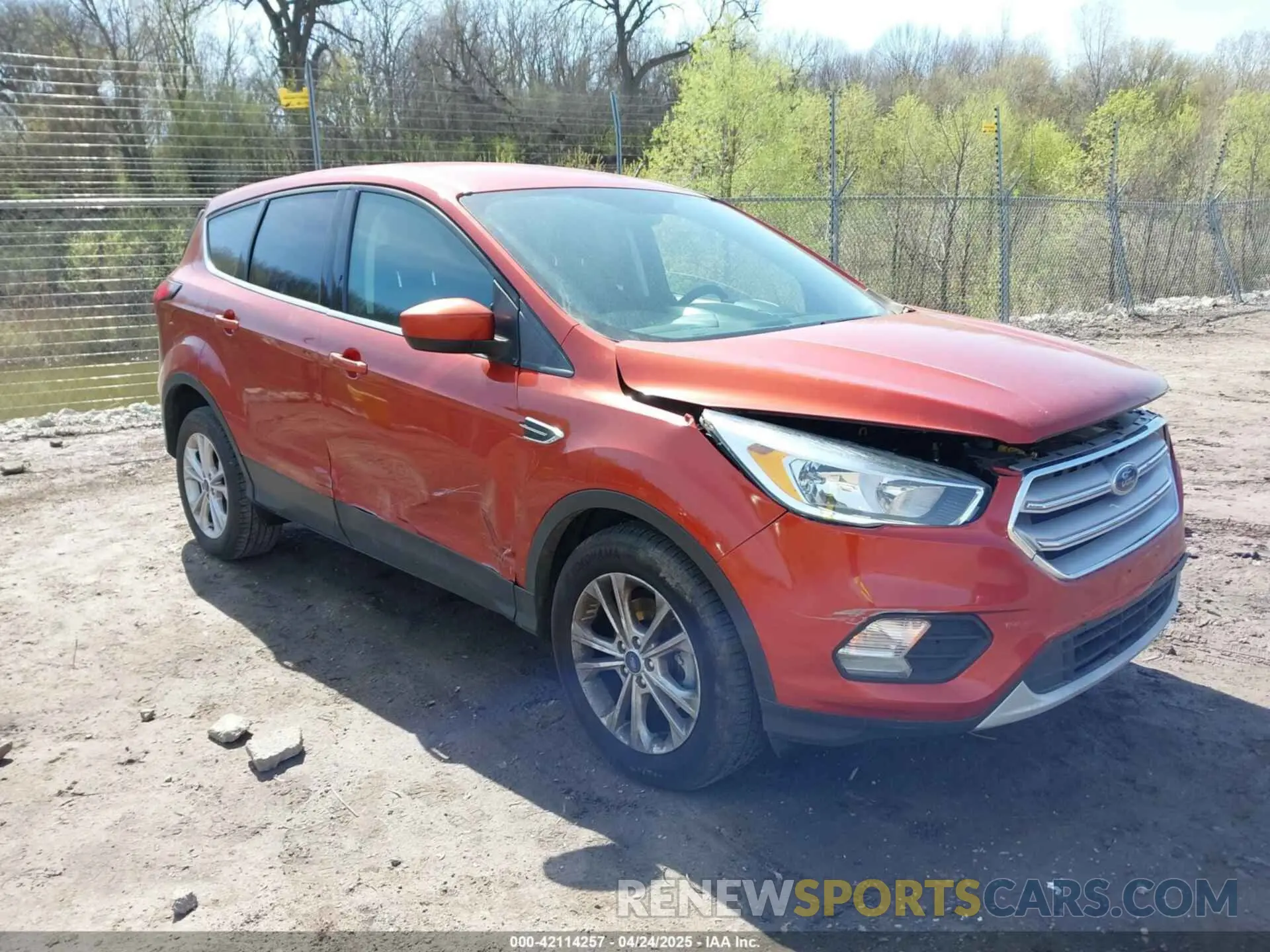 1 Photograph of a damaged car 1FMCU0GD2KUC35470 FORD ESCAPE 2019