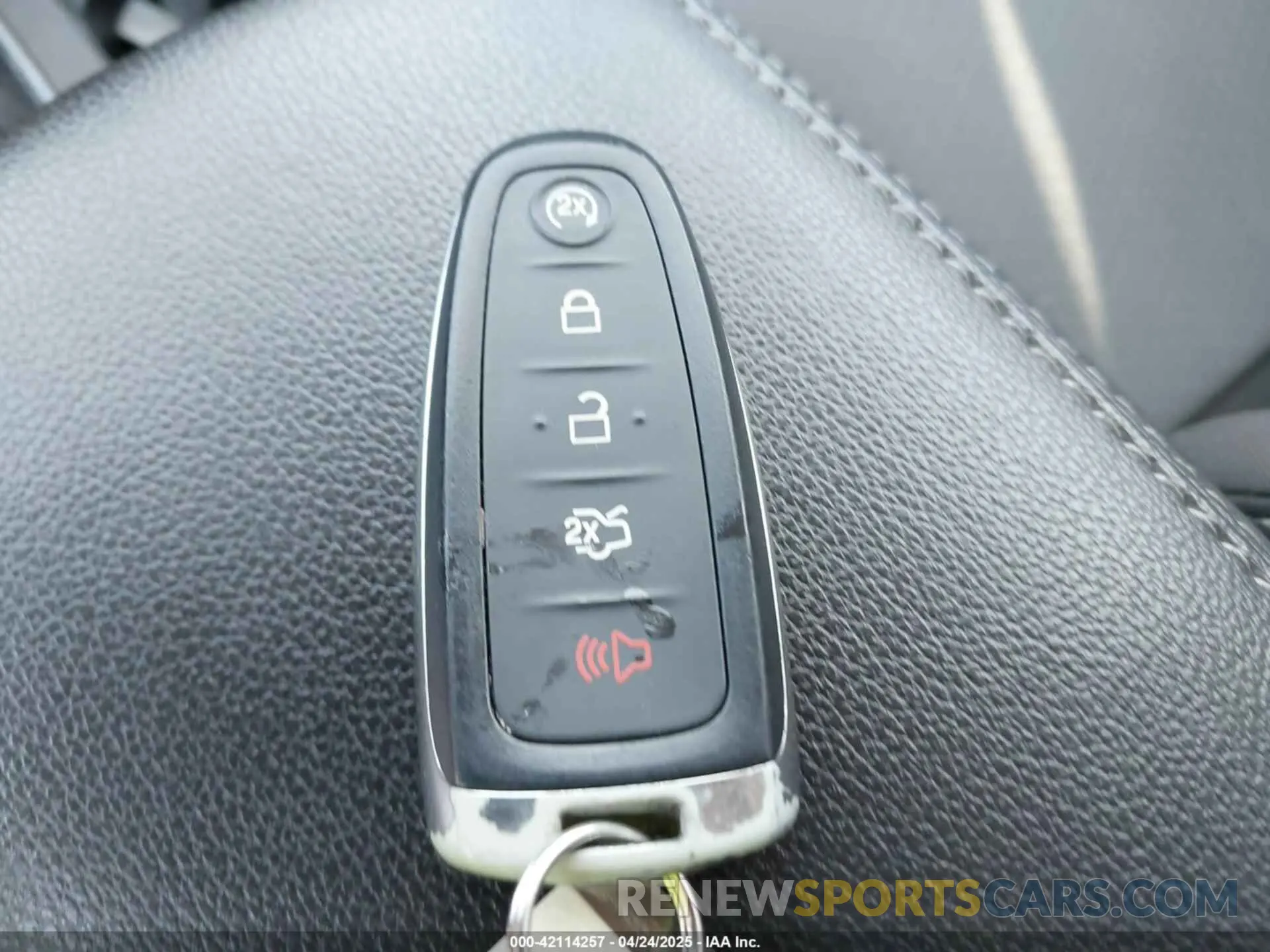 11 Photograph of a damaged car 1FMCU0GD2KUC35470 FORD ESCAPE 2019