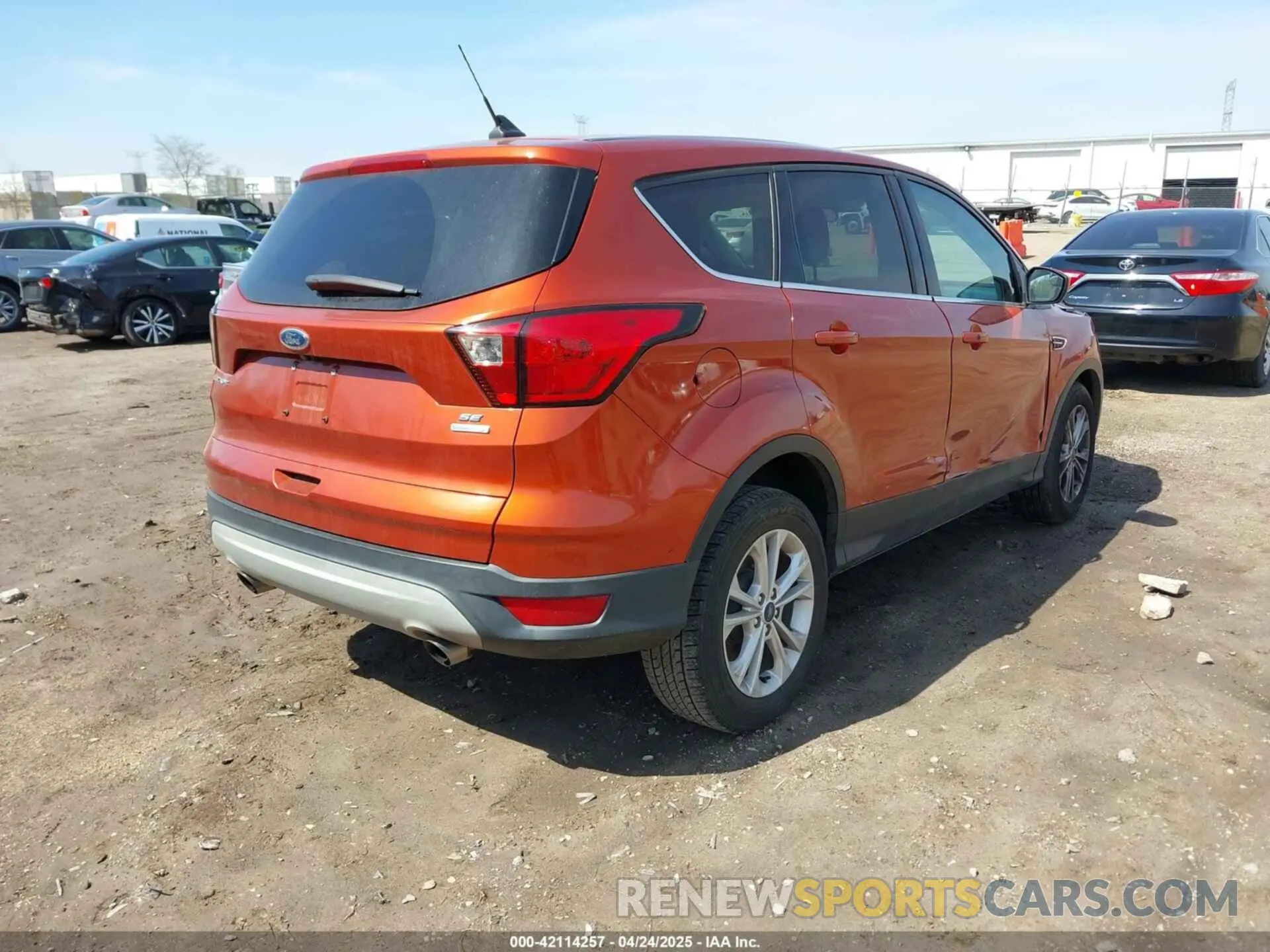 4 Photograph of a damaged car 1FMCU0GD2KUC35470 FORD ESCAPE 2019