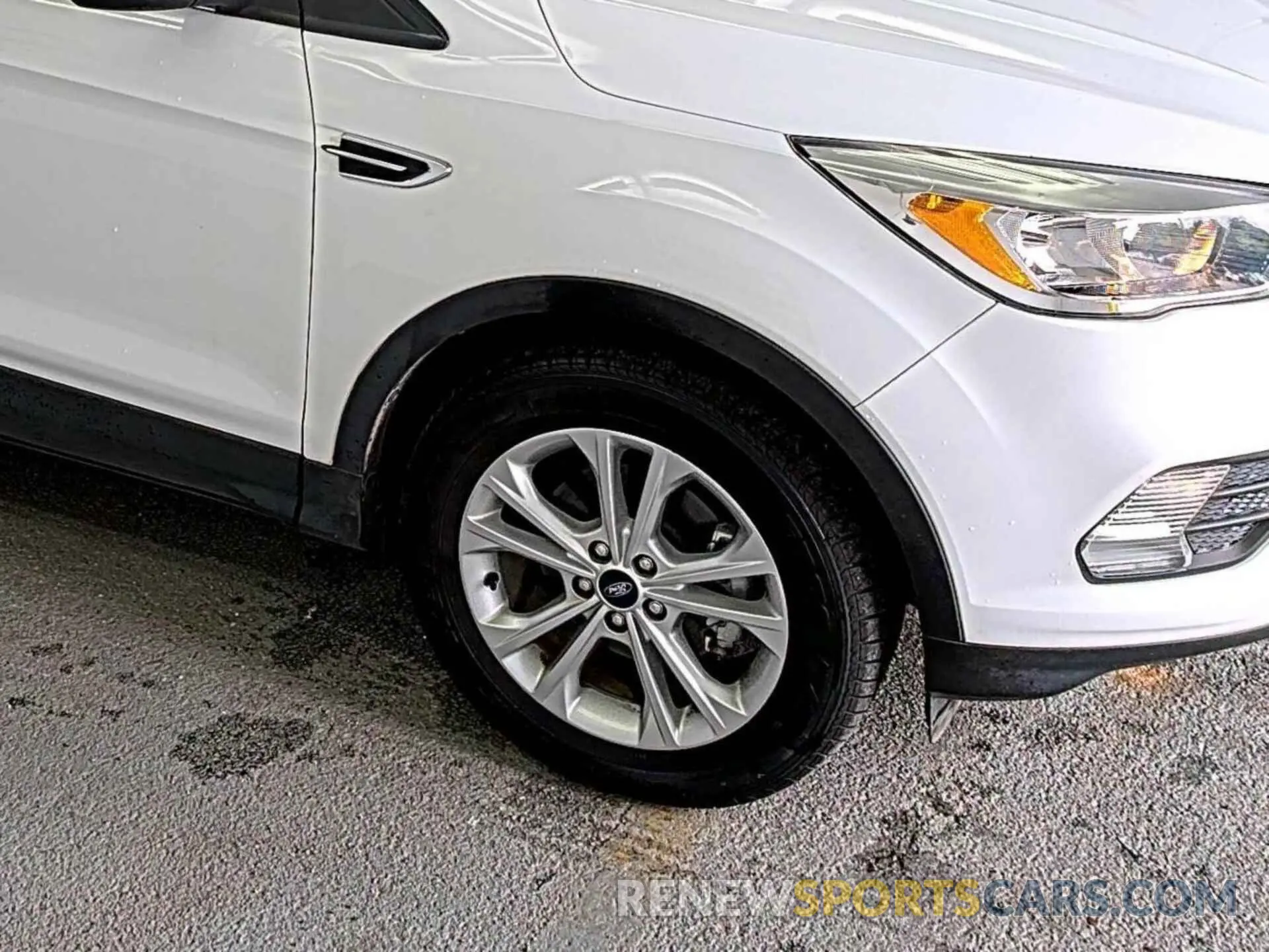 33 Фотография поврежденного автомобиля 1FMCU0GD2KUC36960 FORD ESCAPE 2019