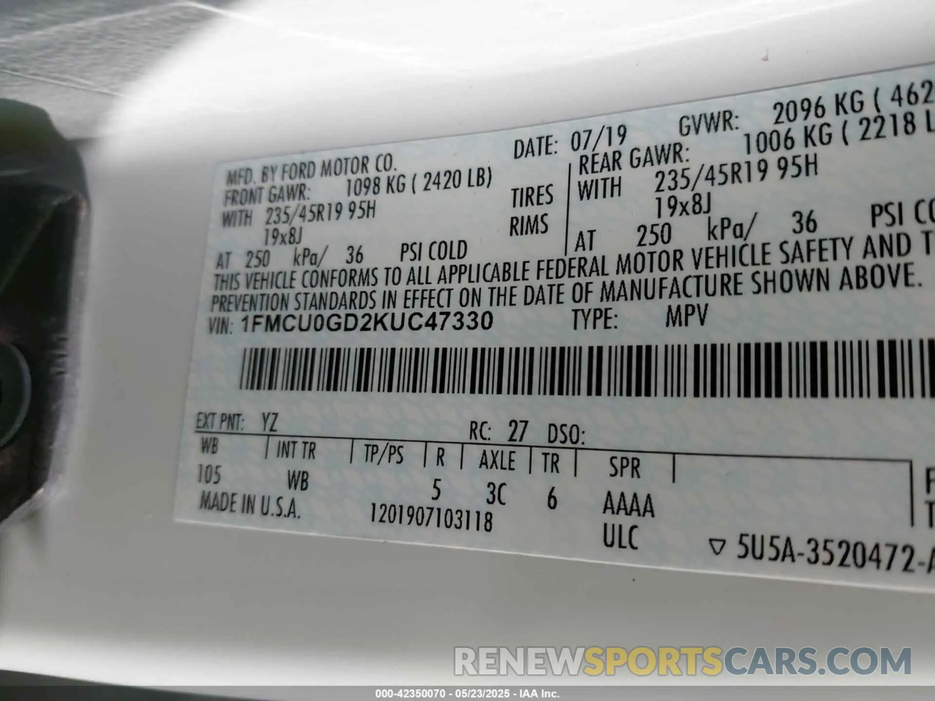 9 Photograph of a damaged car 1FMCU0GD2KUC47330 FORD ESCAPE 2019