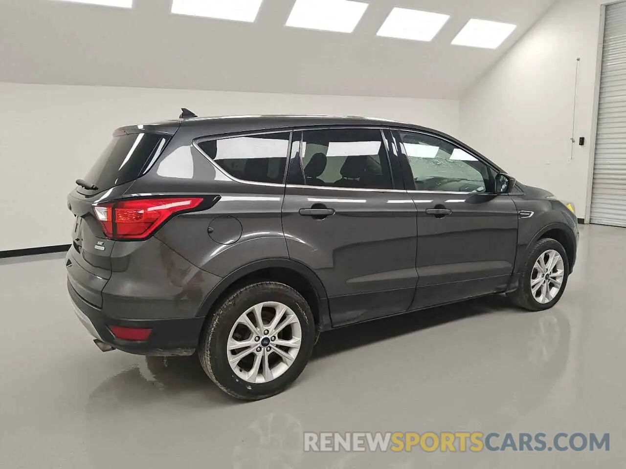 3 Фотография поврежденного автомобиля 1FMCU0GD2KUC52723 FORD ESCAPE 2019
