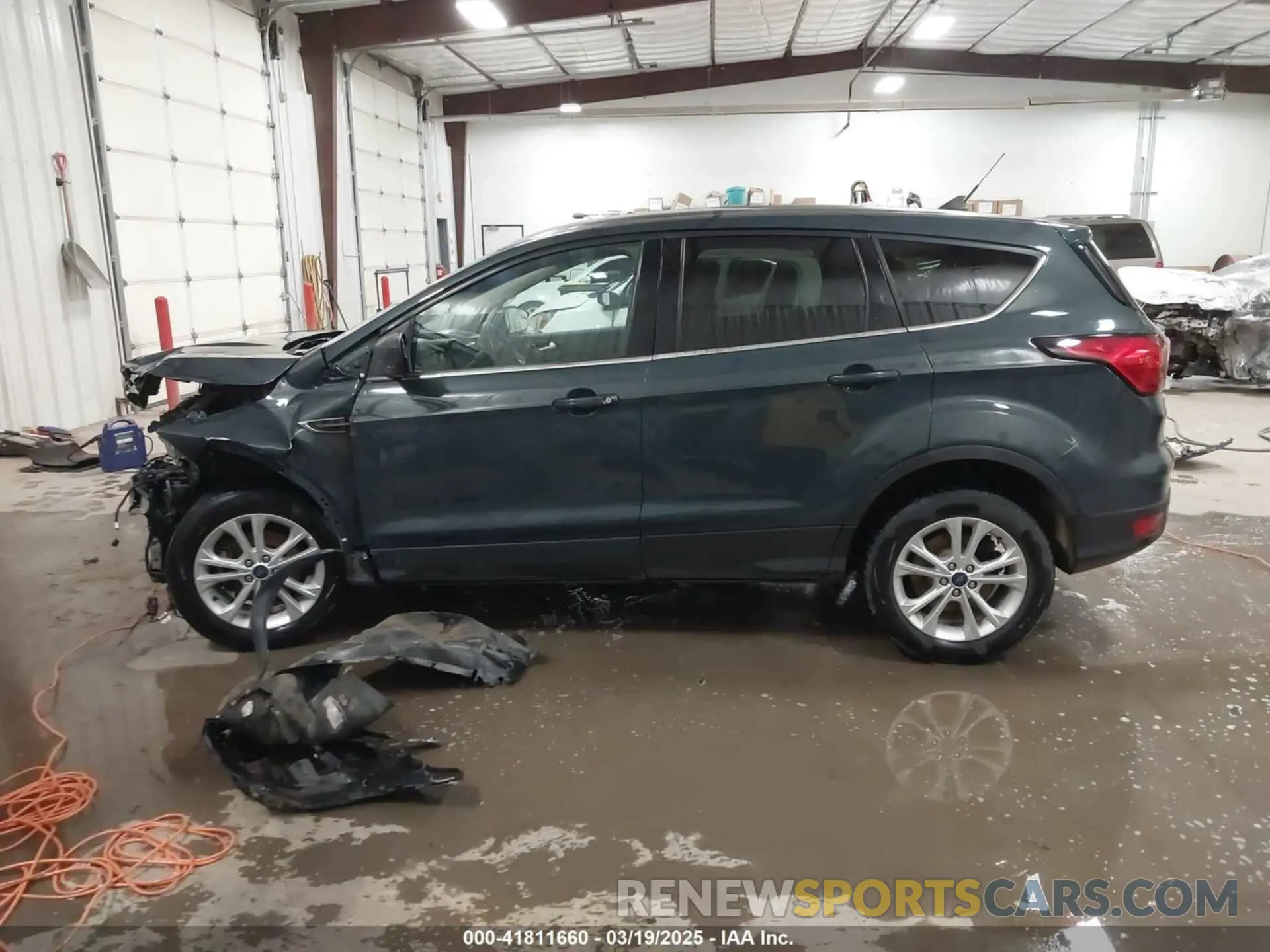 15 Photograph of a damaged car 1FMCU0GD2KUC53502 FORD ESCAPE 2019
