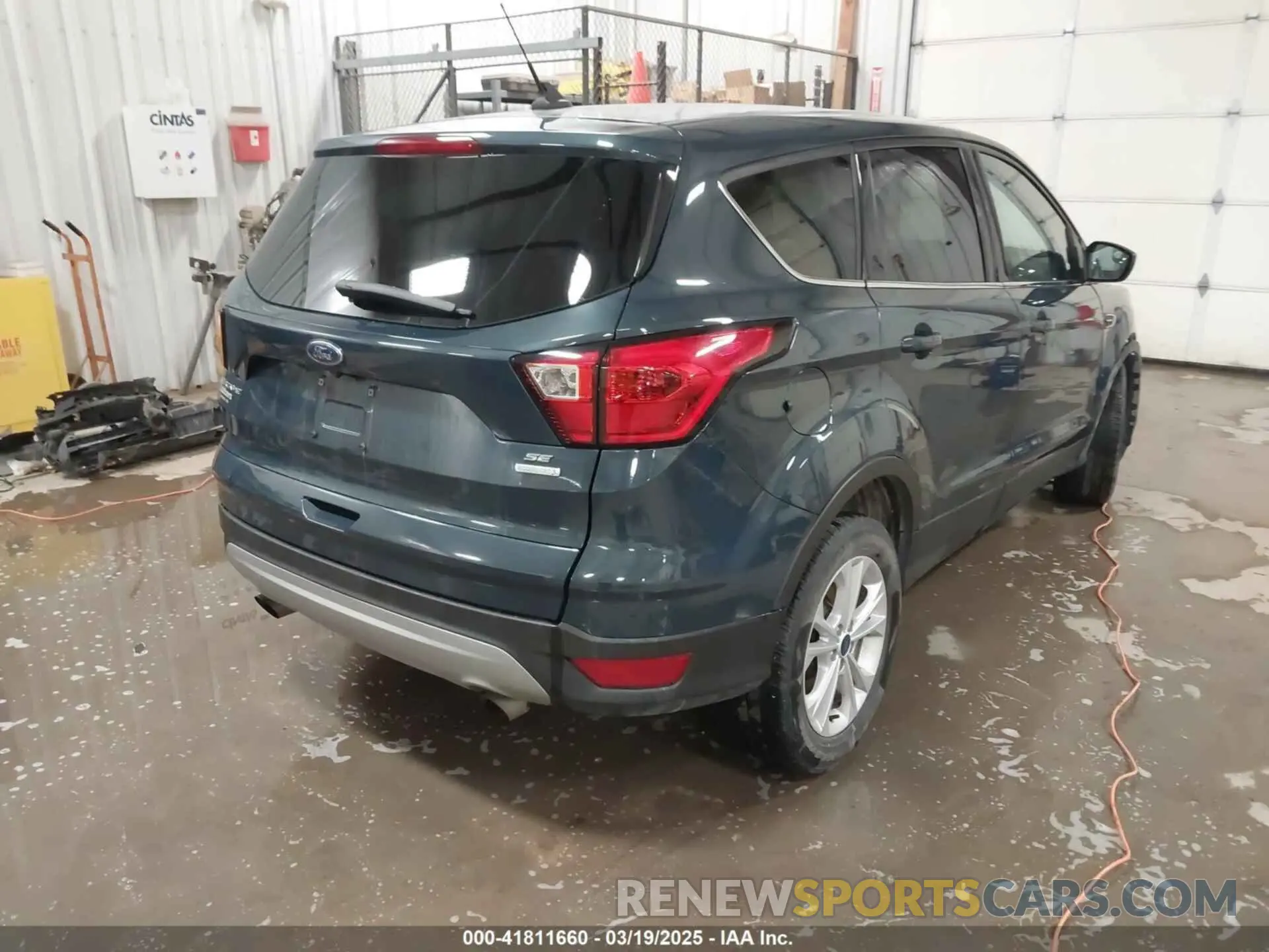 4 Photograph of a damaged car 1FMCU0GD2KUC53502 FORD ESCAPE 2019