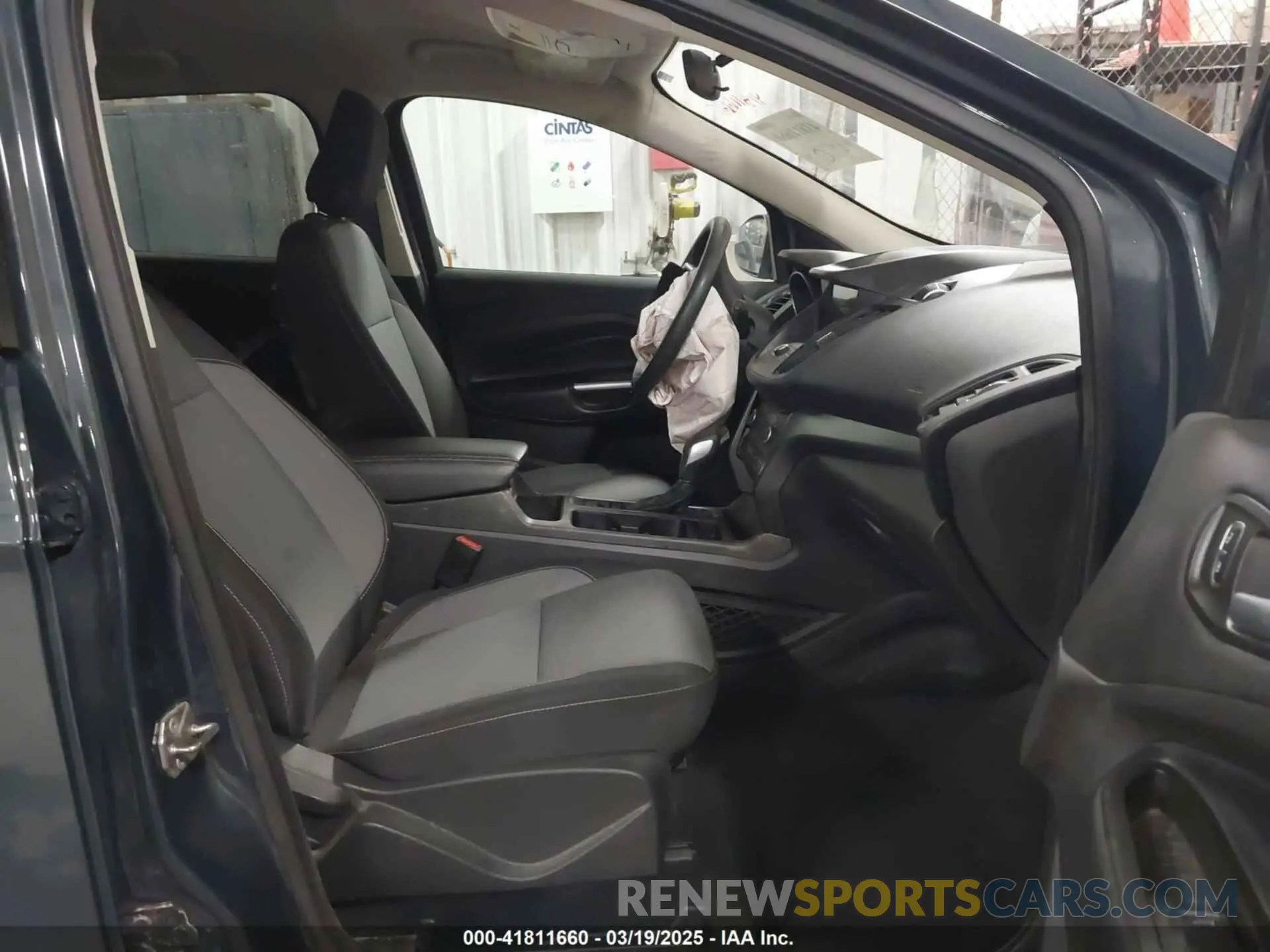 5 Photograph of a damaged car 1FMCU0GD2KUC53502 FORD ESCAPE 2019