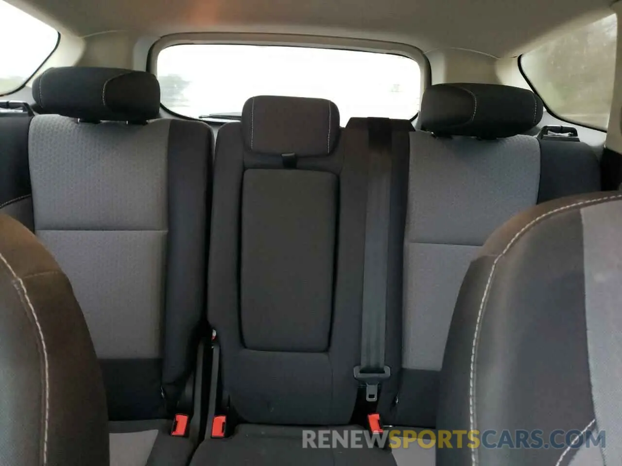 10 Photograph of a damaged car 1FMCU0GD3KUA07221 FORD ESCAPE 2019