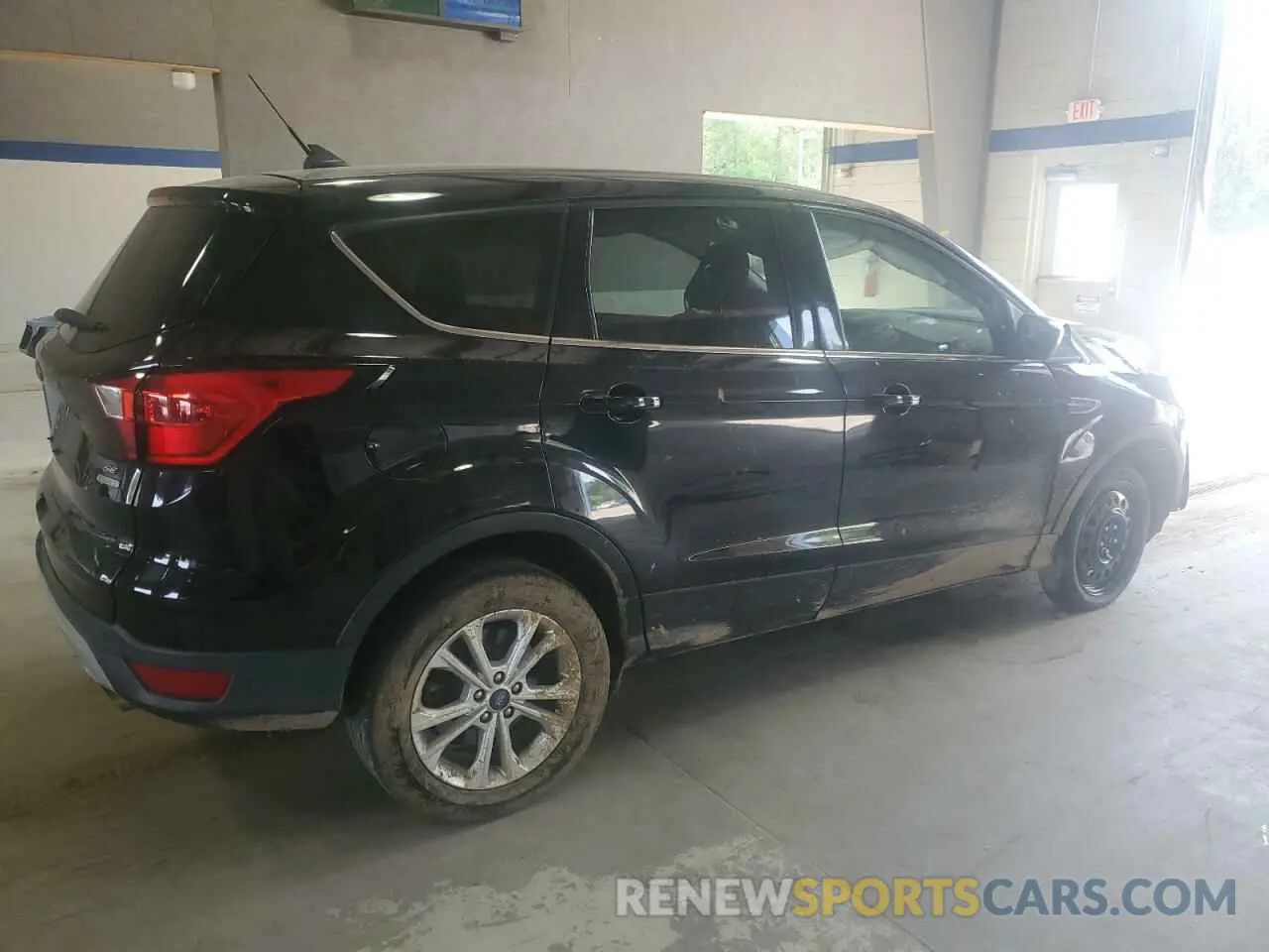 3 Фотография поврежденного автомобиля 1FMCU0GD3KUA07915 FORD ESCAPE 2019