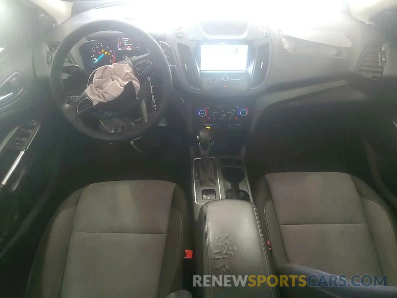 8 Фотография поврежденного автомобиля 1FMCU0GD3KUA07915 FORD ESCAPE 2019