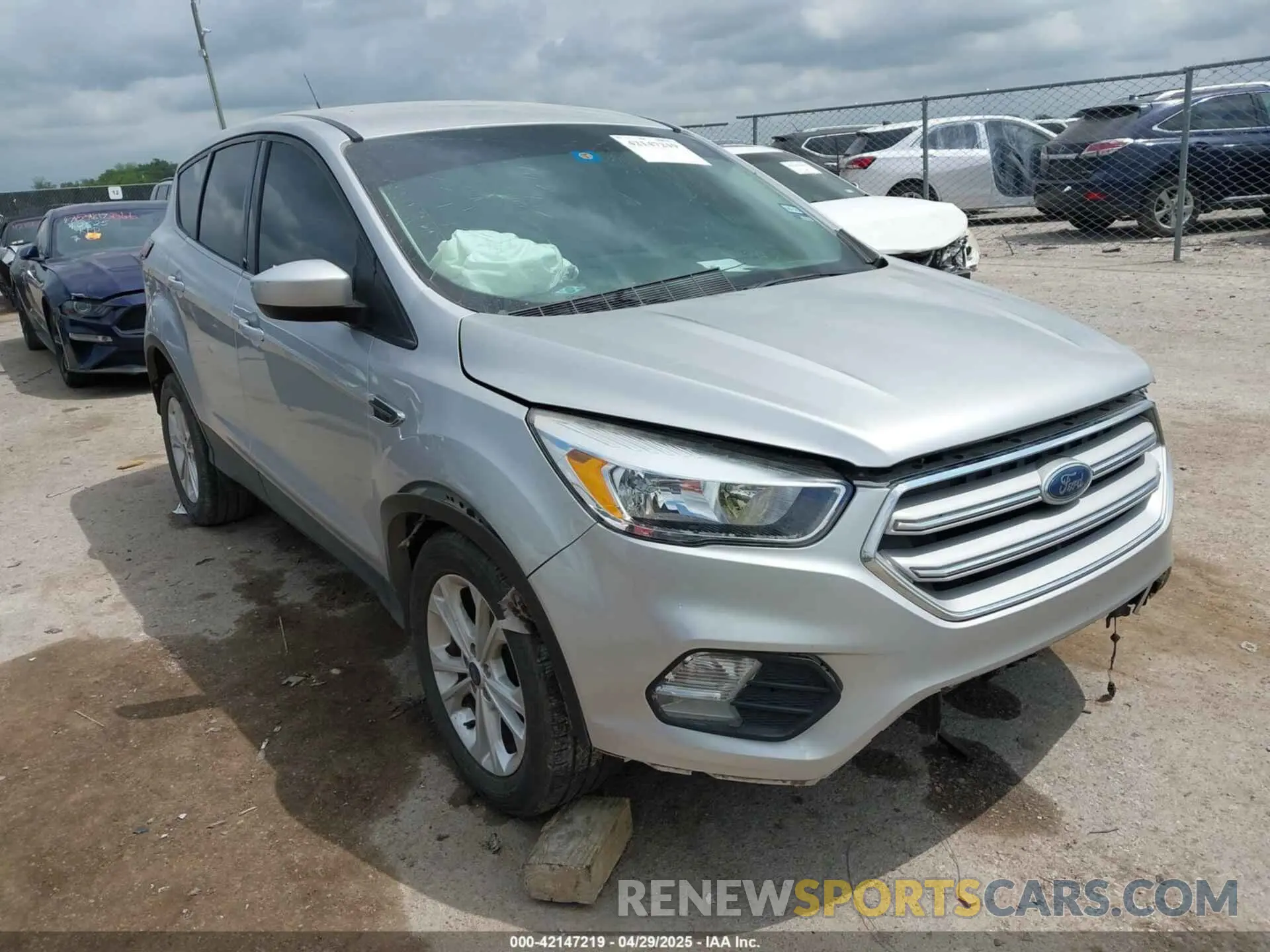 1 Фотография поврежденного автомобиля 1FMCU0GD3KUA40915 FORD ESCAPE 2019