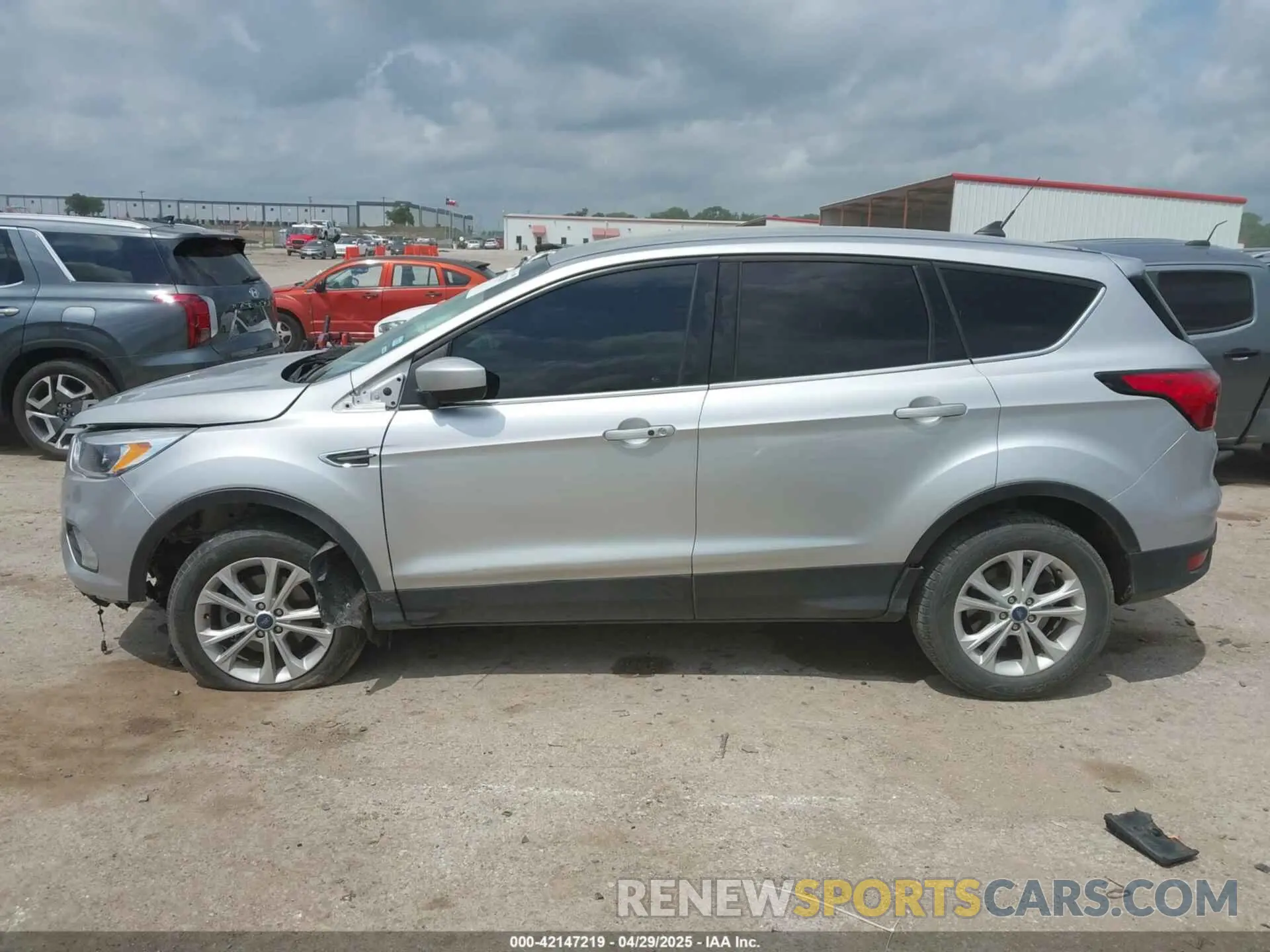 14 Фотография поврежденного автомобиля 1FMCU0GD3KUA40915 FORD ESCAPE 2019