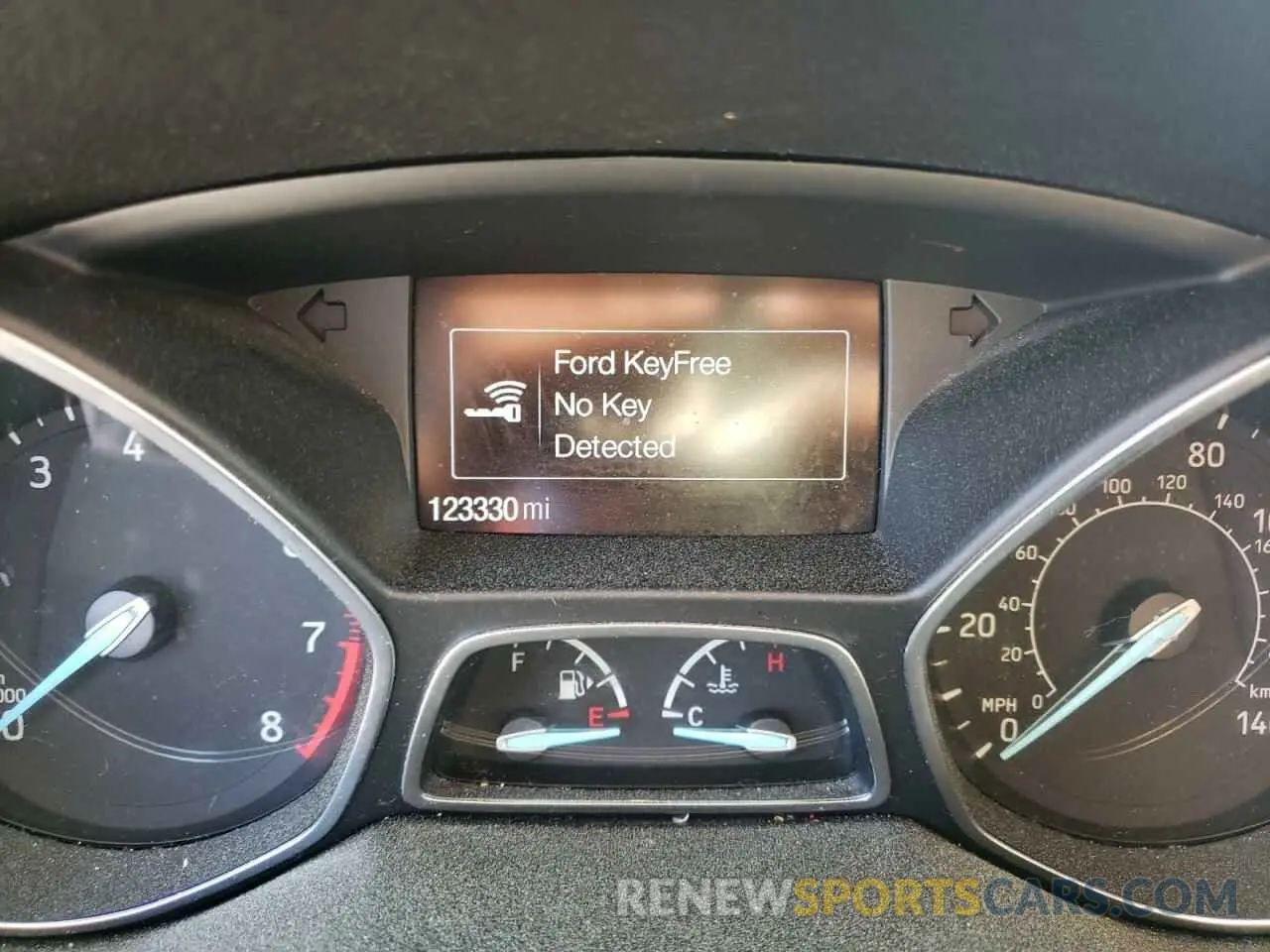 9 Photograph of a damaged car 1FMCU0GD3KUA49713 FORD ESCAPE 2019