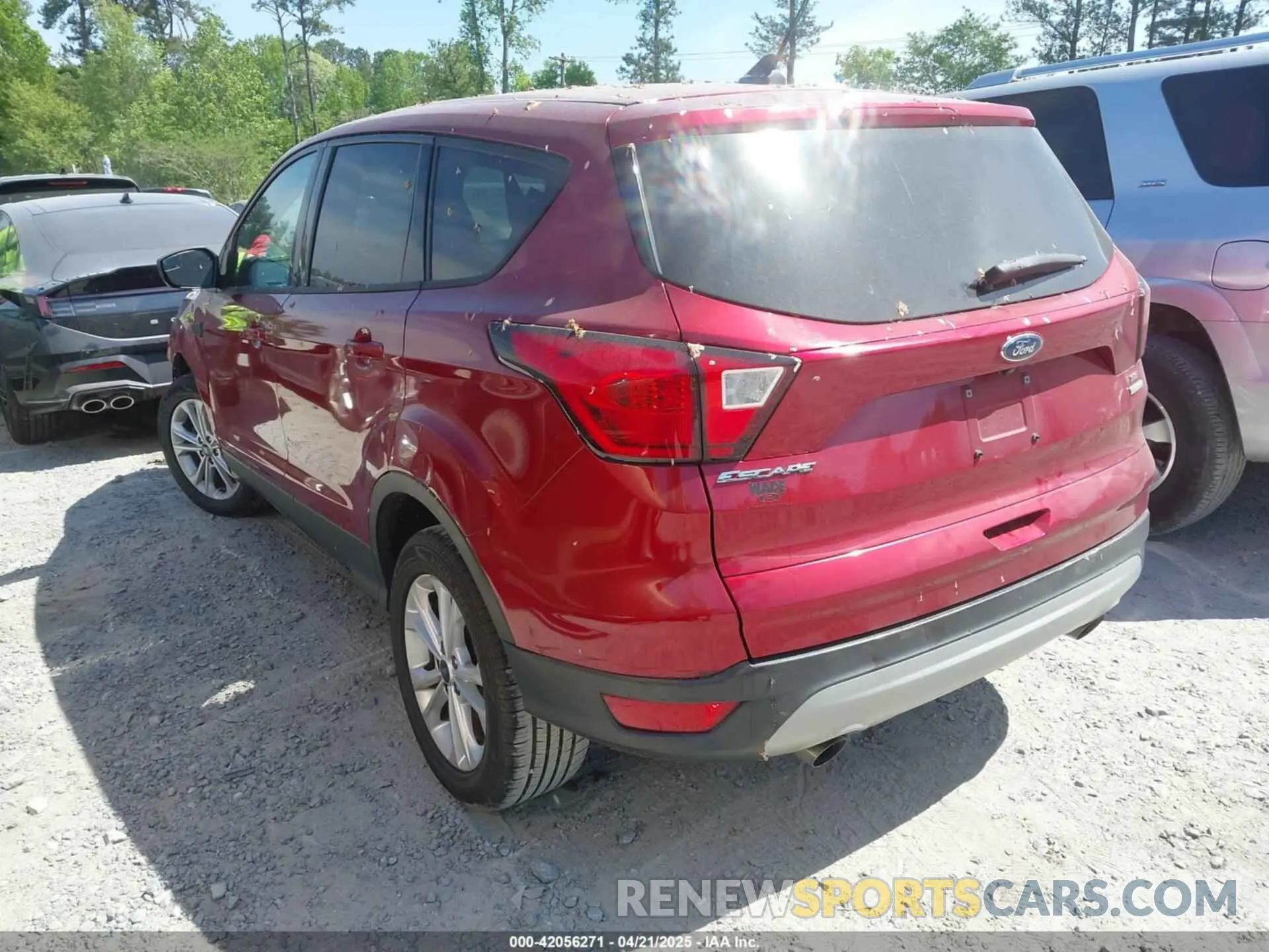 3 Фотография поврежденного автомобиля 1FMCU0GD3KUA58413 FORD ESCAPE 2019