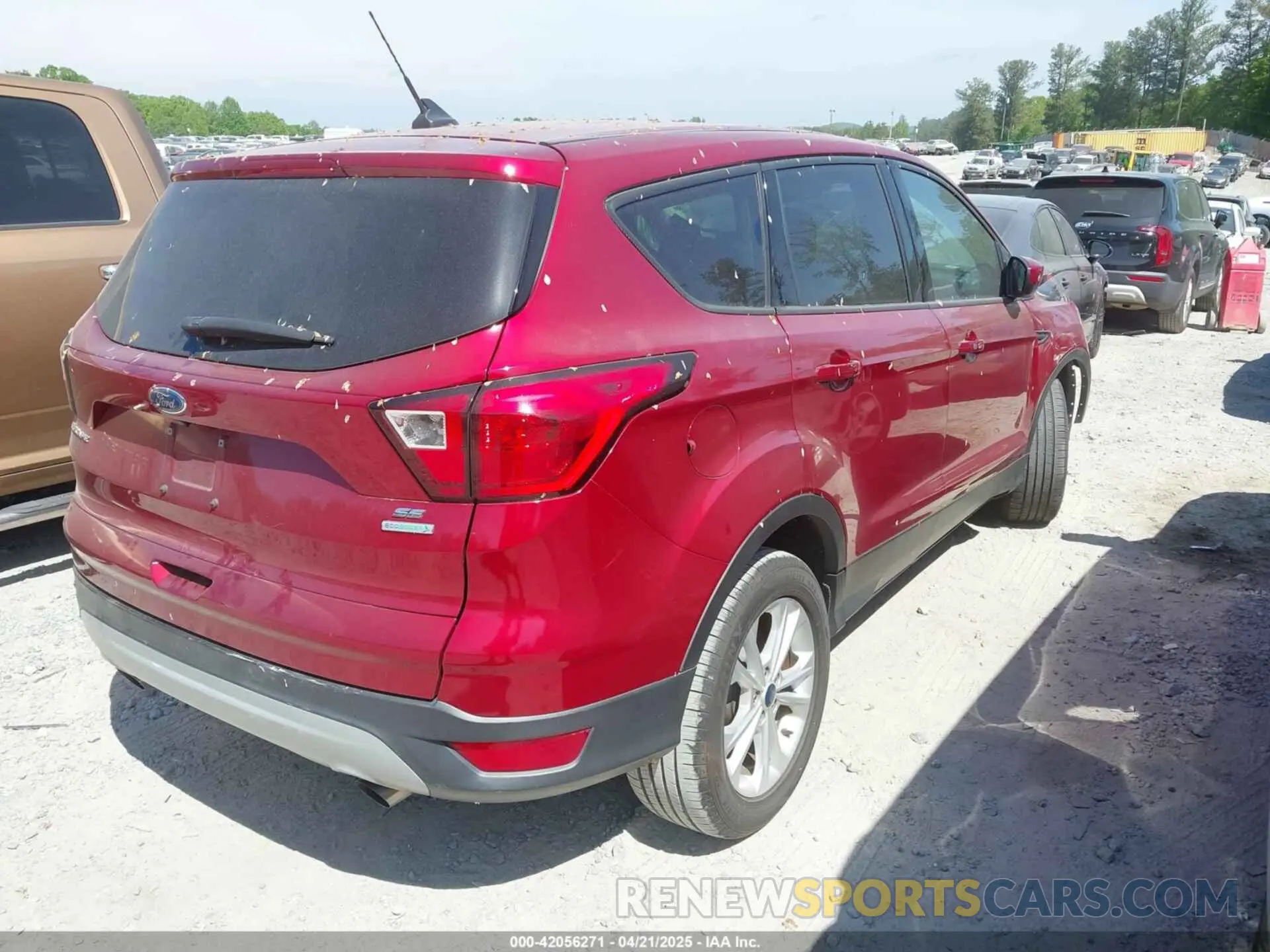 4 Фотография поврежденного автомобиля 1FMCU0GD3KUA58413 FORD ESCAPE 2019