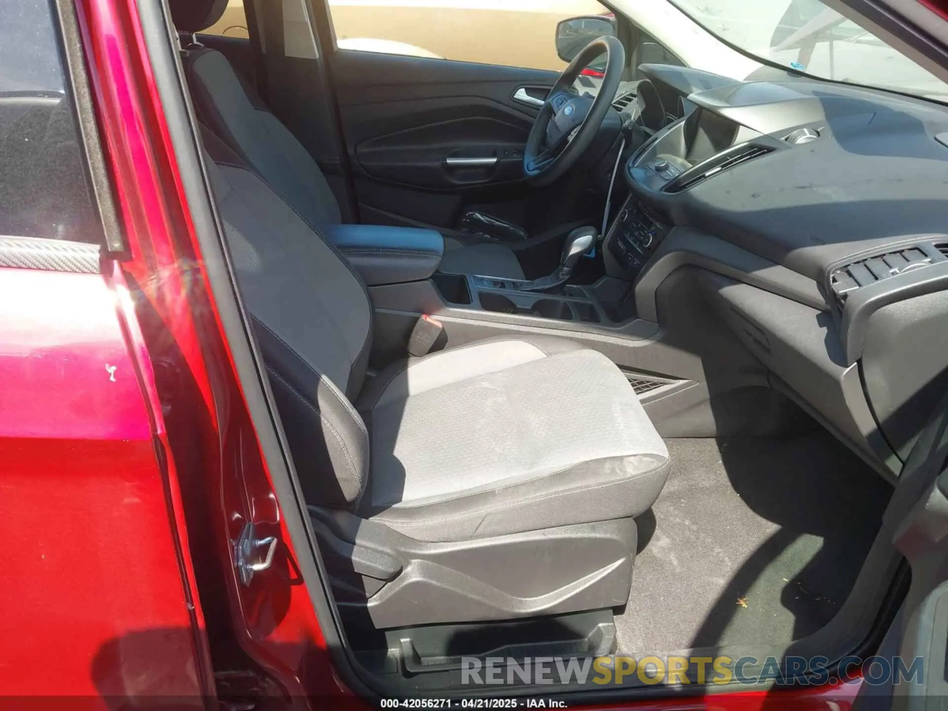 5 Фотография поврежденного автомобиля 1FMCU0GD3KUA58413 FORD ESCAPE 2019