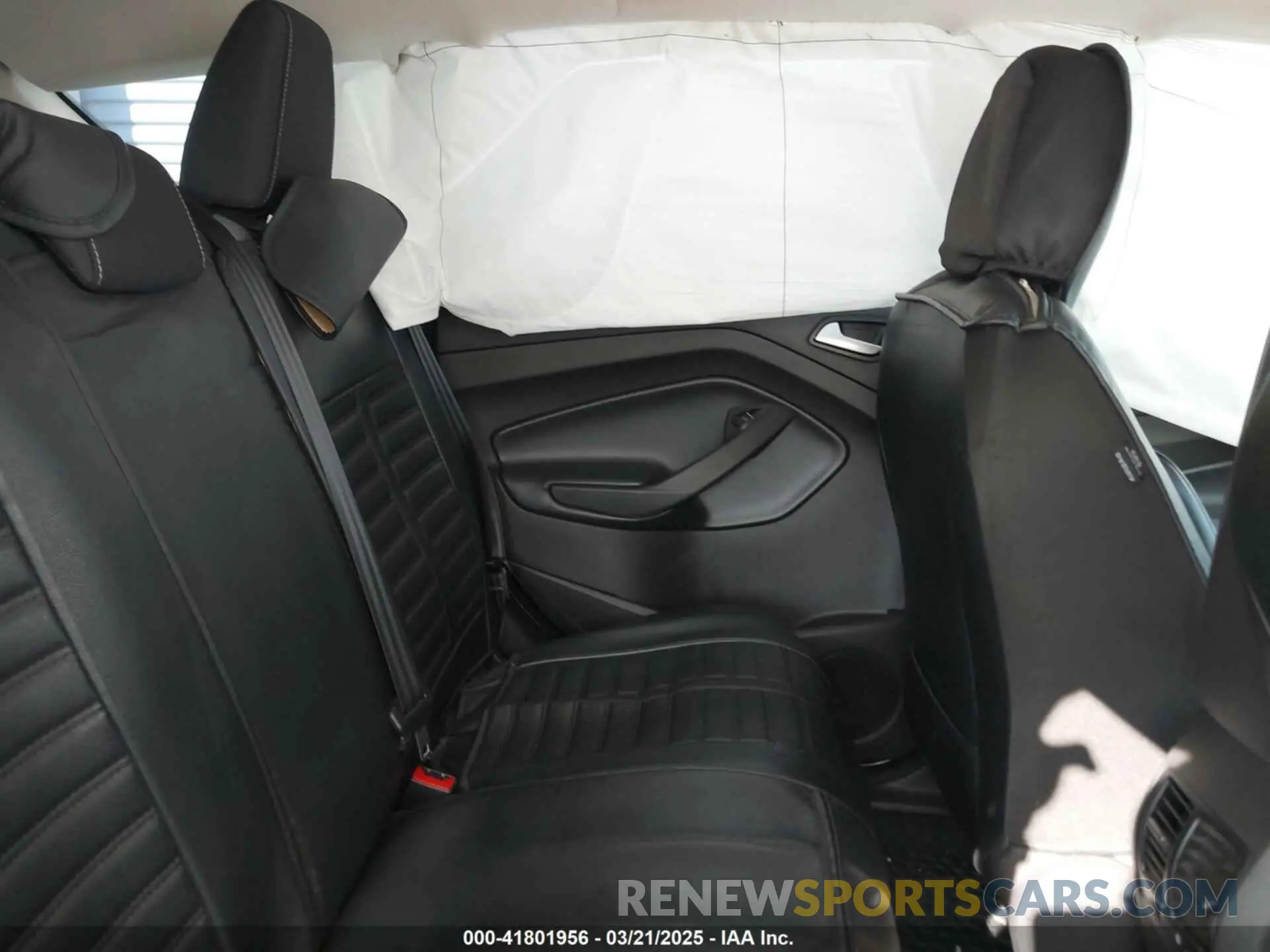 8 Фотография поврежденного автомобиля 1FMCU0GD3KUA71923 FORD ESCAPE 2019