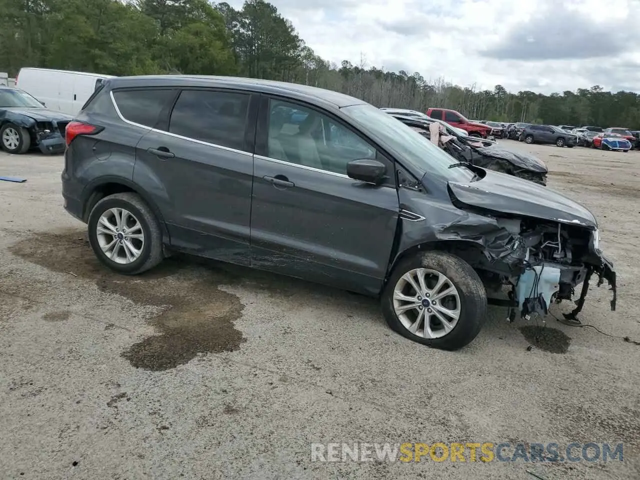 4 Фотография поврежденного автомобиля 1FMCU0GD3KUA75356 FORD ESCAPE 2019