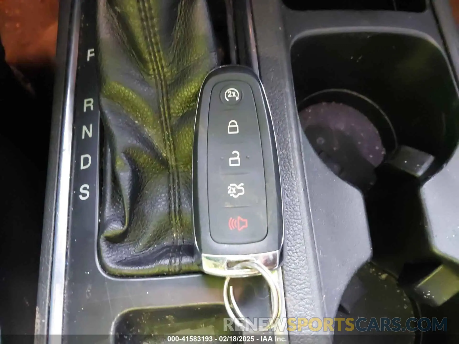 11 Photograph of a damaged car 1FMCU0GD3KUB10025 FORD ESCAPE 2019