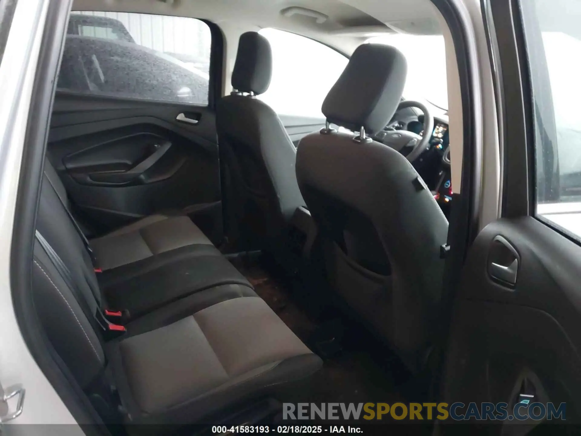 8 Photograph of a damaged car 1FMCU0GD3KUB10025 FORD ESCAPE 2019
