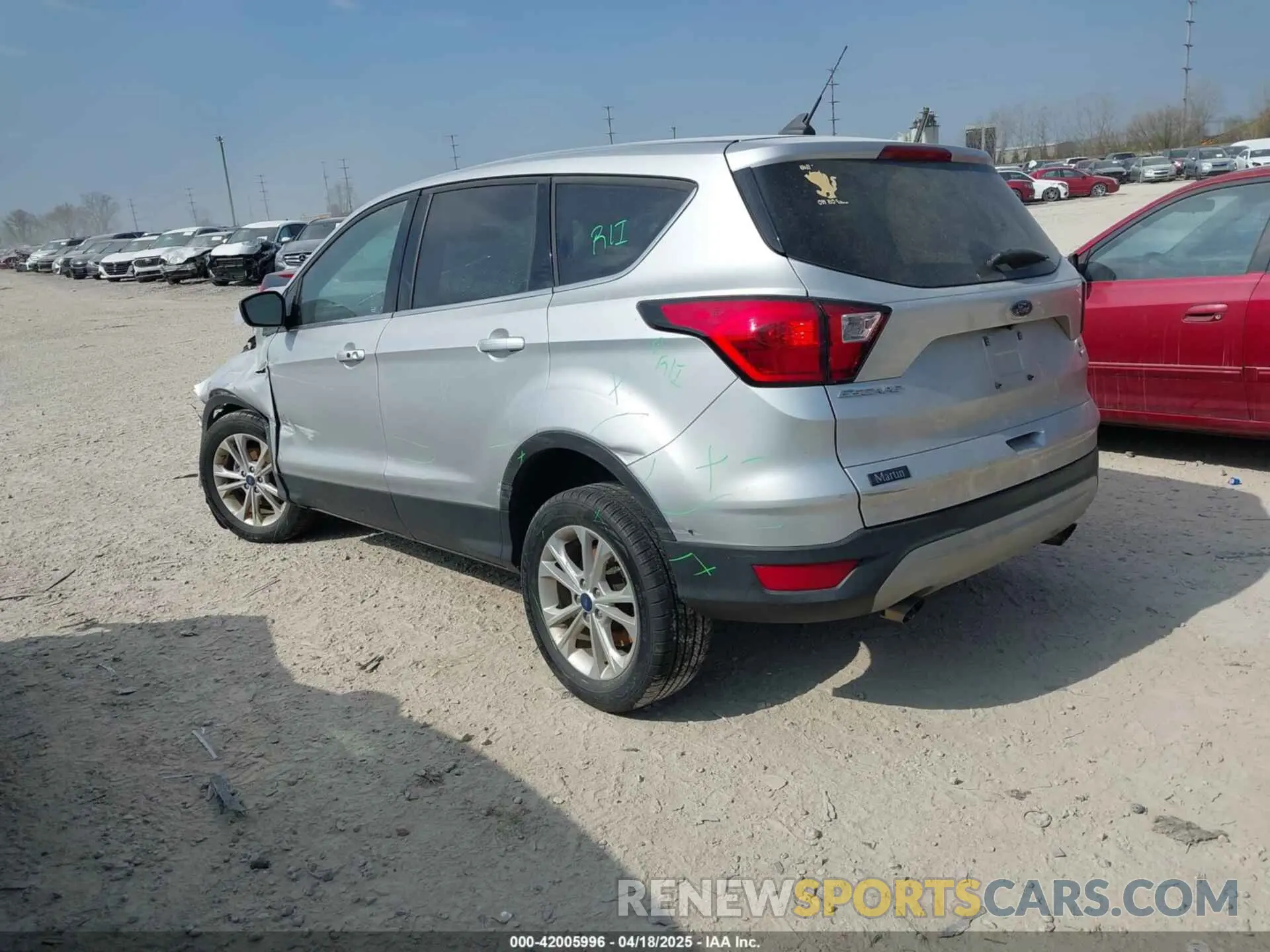 3 Photograph of a damaged car 1FMCU0GD3KUB11627 FORD ESCAPE 2019