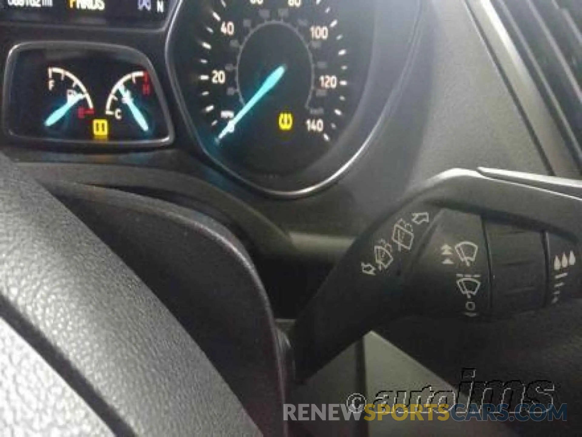 1 Photograph of a damaged car 1FMCU0GD3KUB11918 FORD ESCAPE 2019