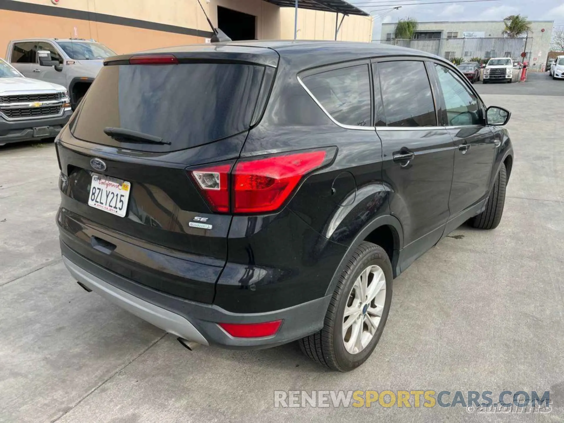 10 Photograph of a damaged car 1FMCU0GD3KUB11918 FORD ESCAPE 2019