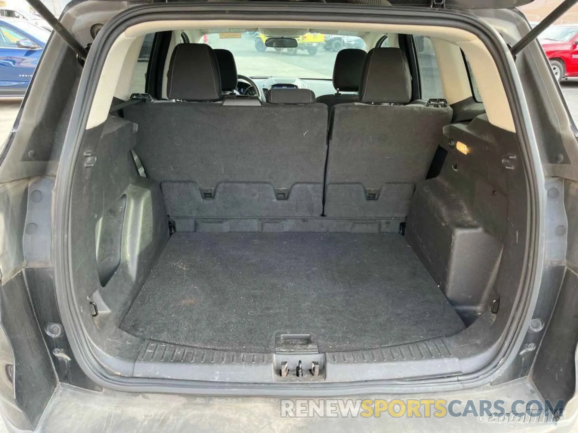 11 Photograph of a damaged car 1FMCU0GD3KUB11918 FORD ESCAPE 2019
