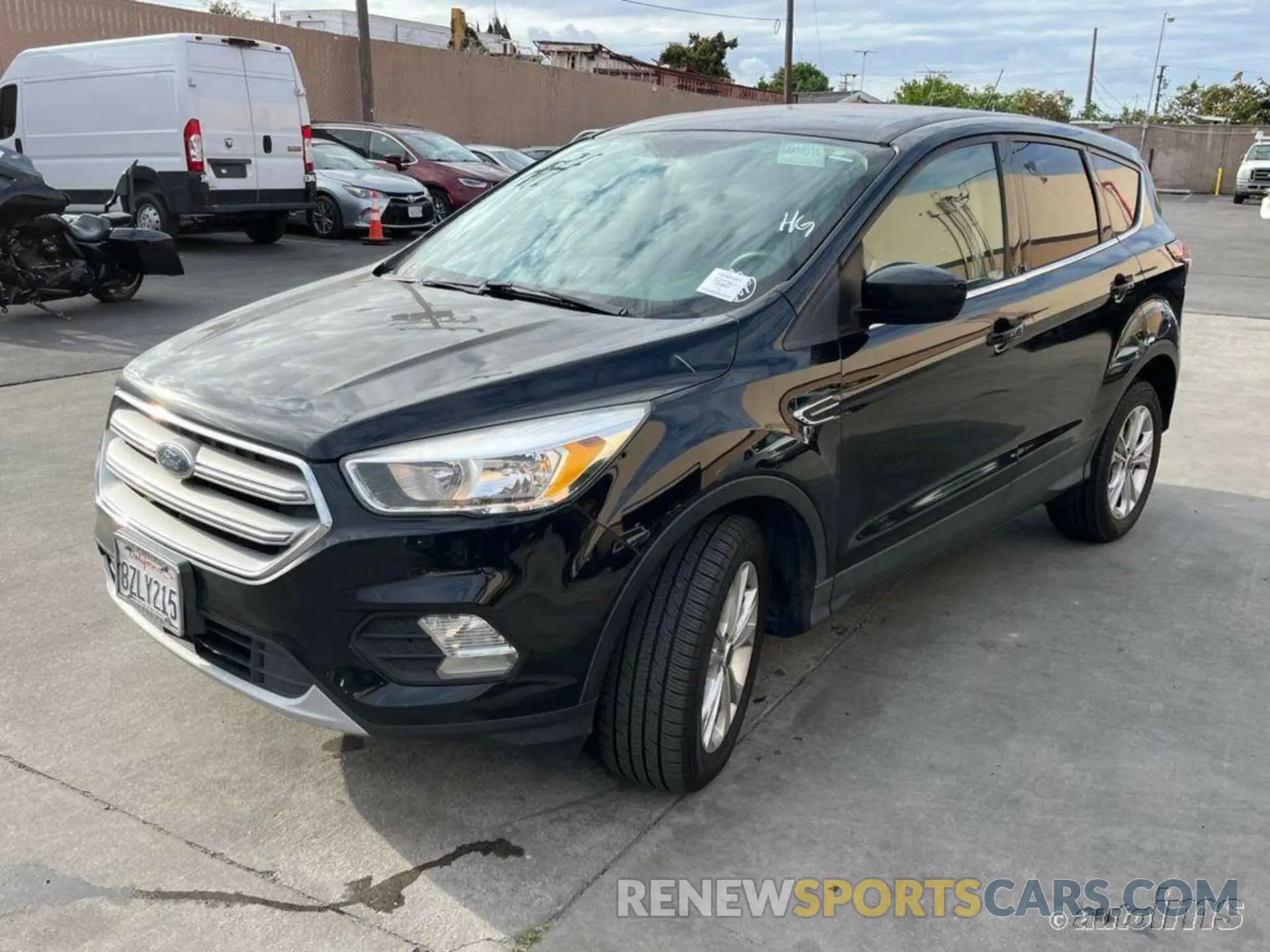 4 Photograph of a damaged car 1FMCU0GD3KUB11918 FORD ESCAPE 2019