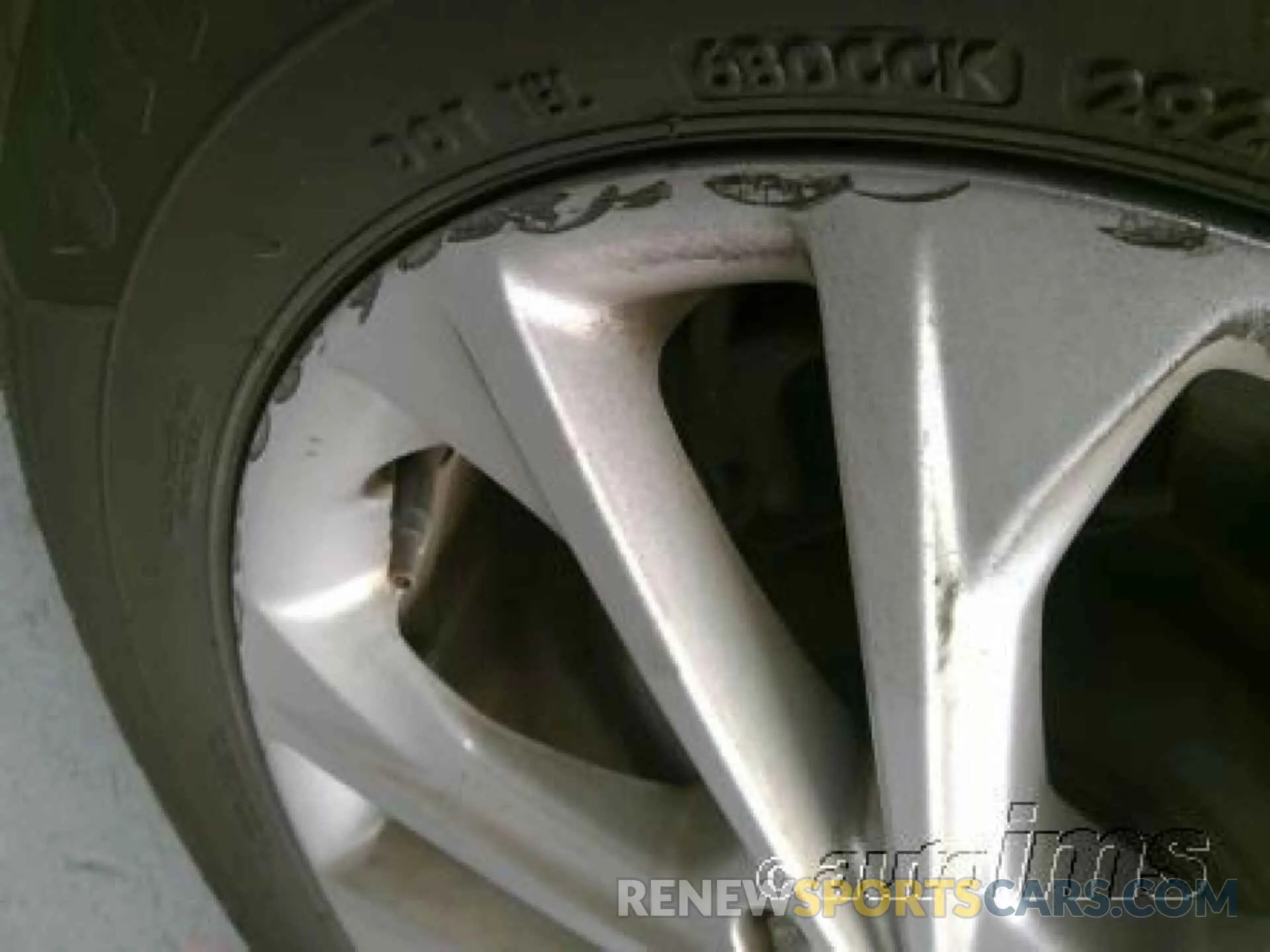 6 Photograph of a damaged car 1FMCU0GD3KUB11918 FORD ESCAPE 2019