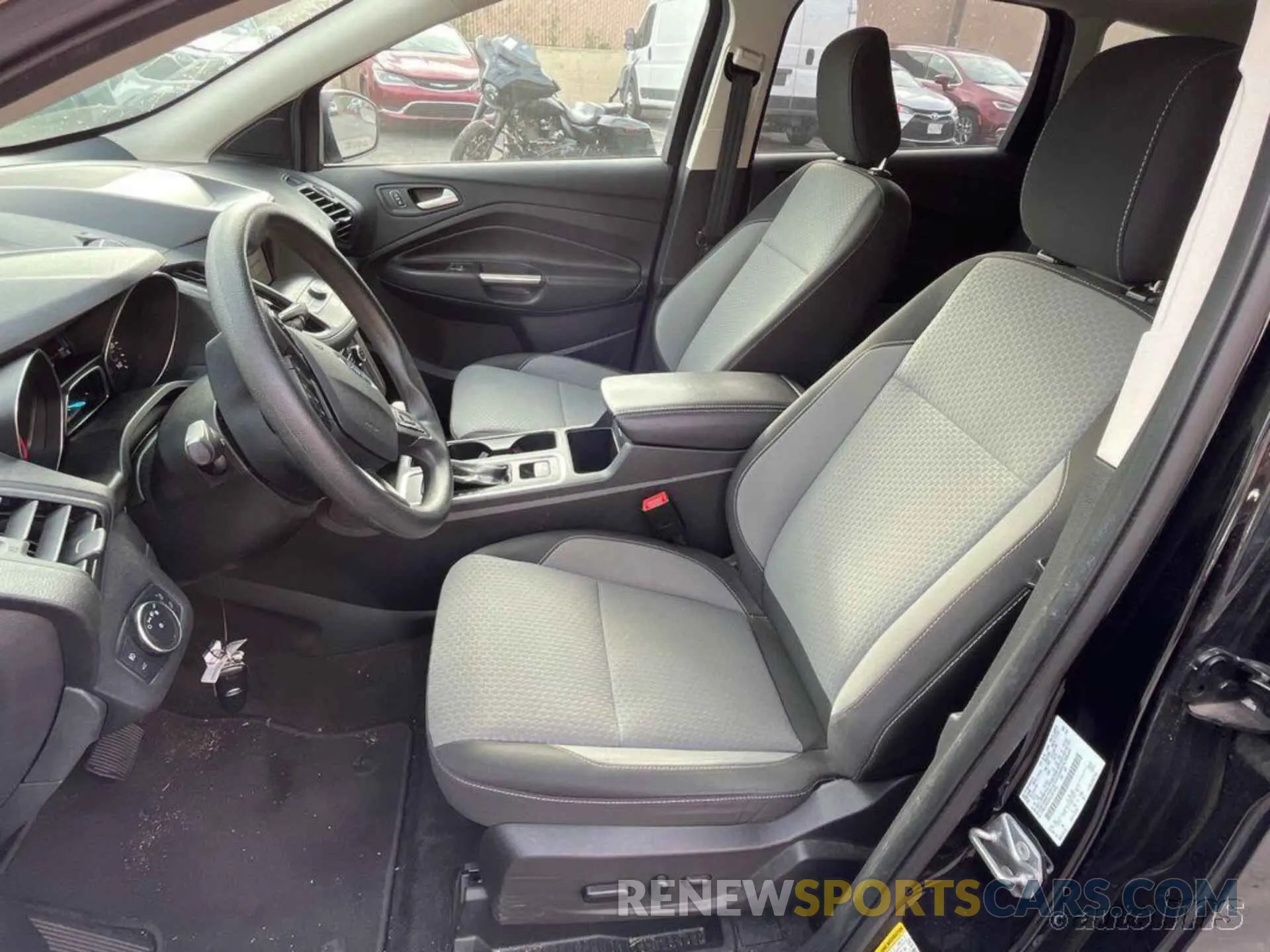 8 Photograph of a damaged car 1FMCU0GD3KUB11918 FORD ESCAPE 2019