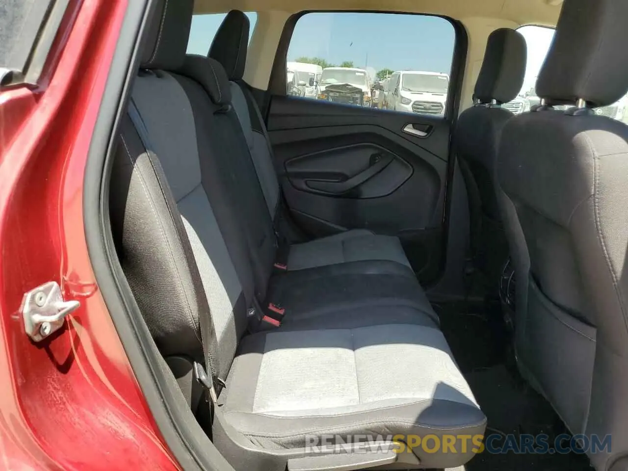 10 Фотография поврежденного автомобиля 1FMCU0GD3KUB26225 FORD ESCAPE 2019