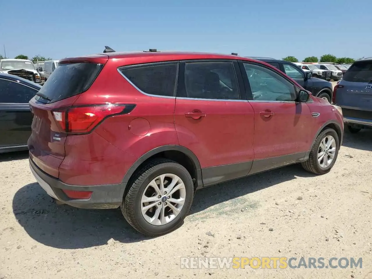 3 Фотография поврежденного автомобиля 1FMCU0GD3KUB26225 FORD ESCAPE 2019