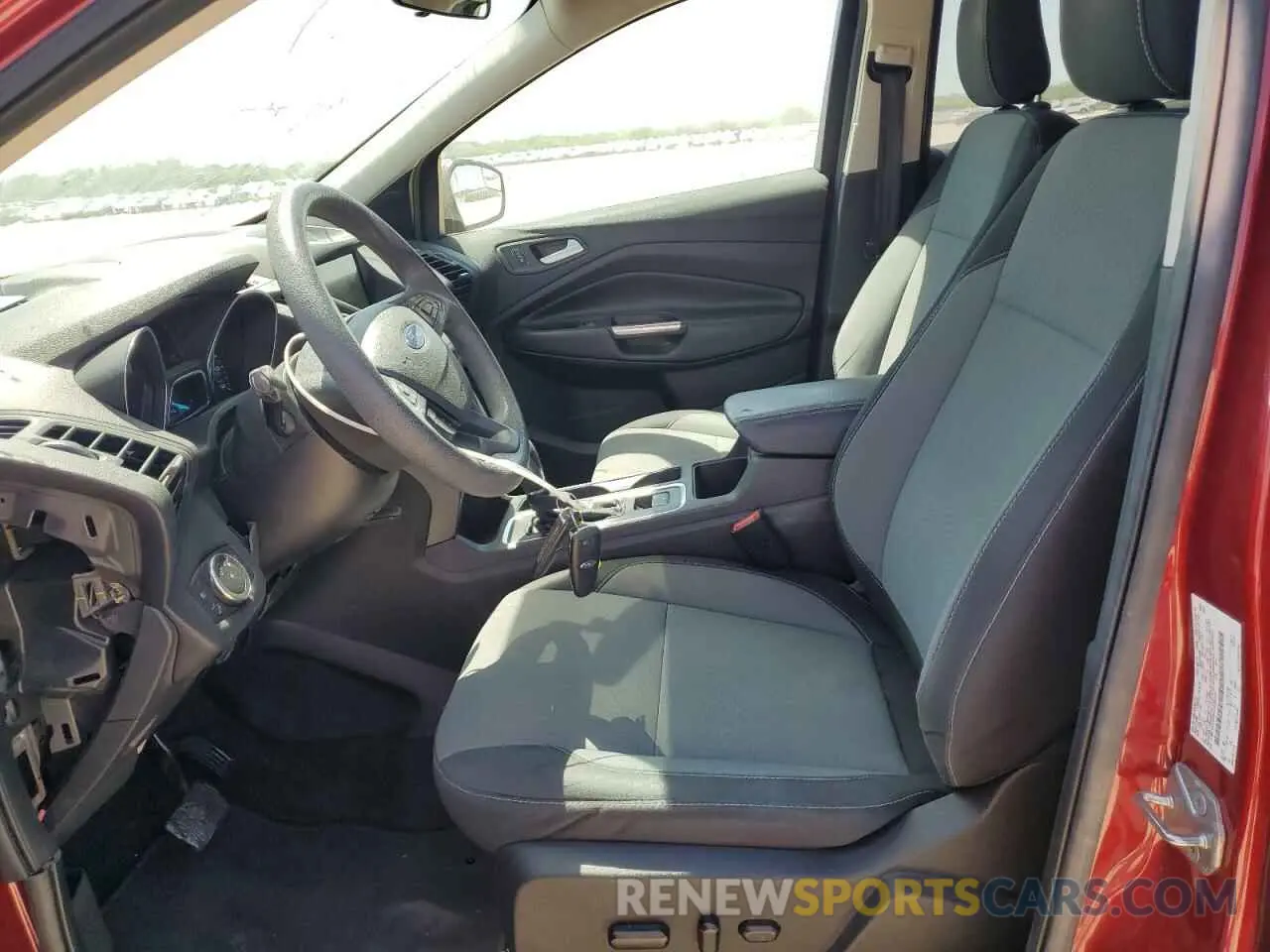 7 Фотография поврежденного автомобиля 1FMCU0GD3KUB26225 FORD ESCAPE 2019
