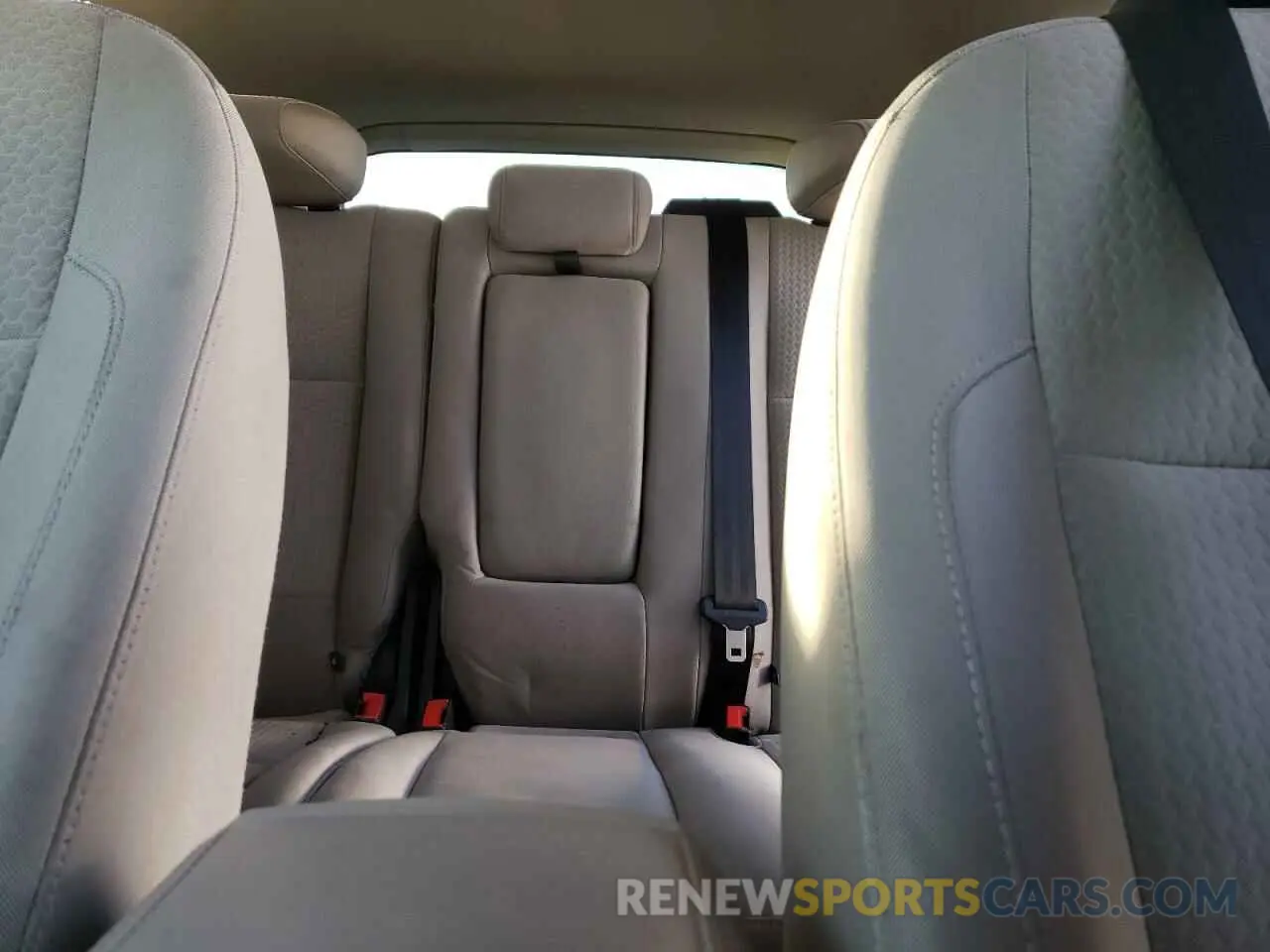 10 Photograph of a damaged car 1FMCU0GD3KUB67163 FORD ESCAPE 2019