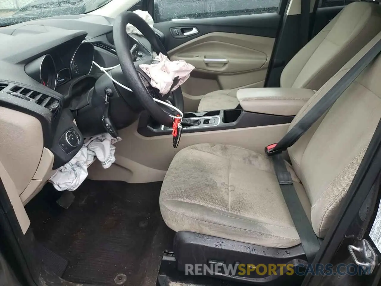 7 Photograph of a damaged car 1FMCU0GD3KUB67163 FORD ESCAPE 2019