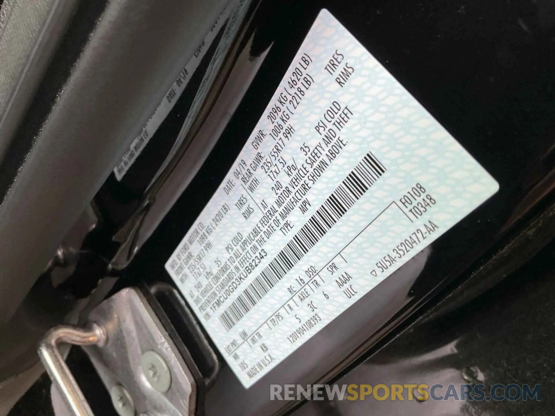 17 Фотография поврежденного автомобиля 1FMCU0GD3KUB82343 FORD ESCAPE 2019