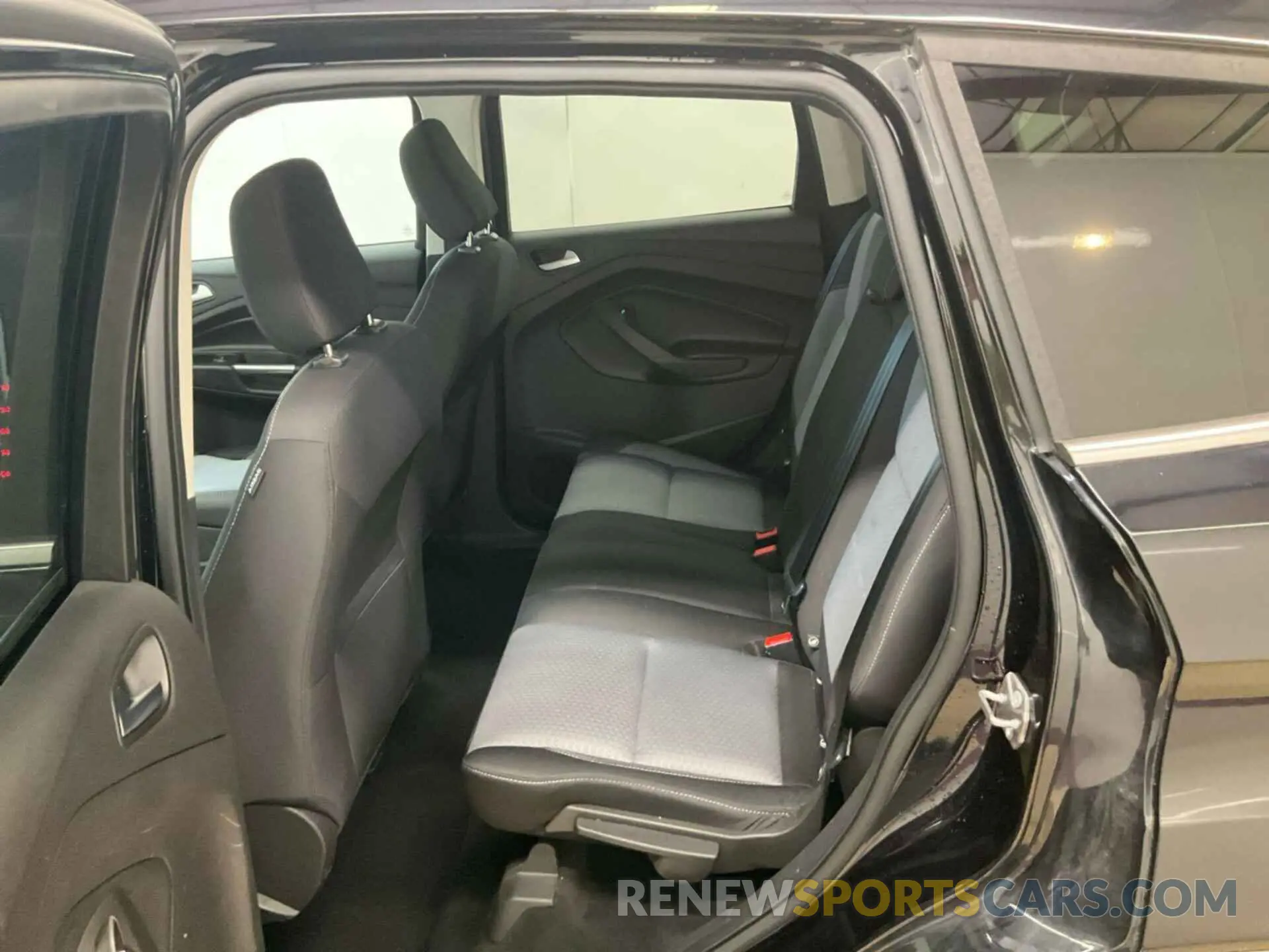 29 Фотография поврежденного автомобиля 1FMCU0GD3KUB82343 FORD ESCAPE 2019