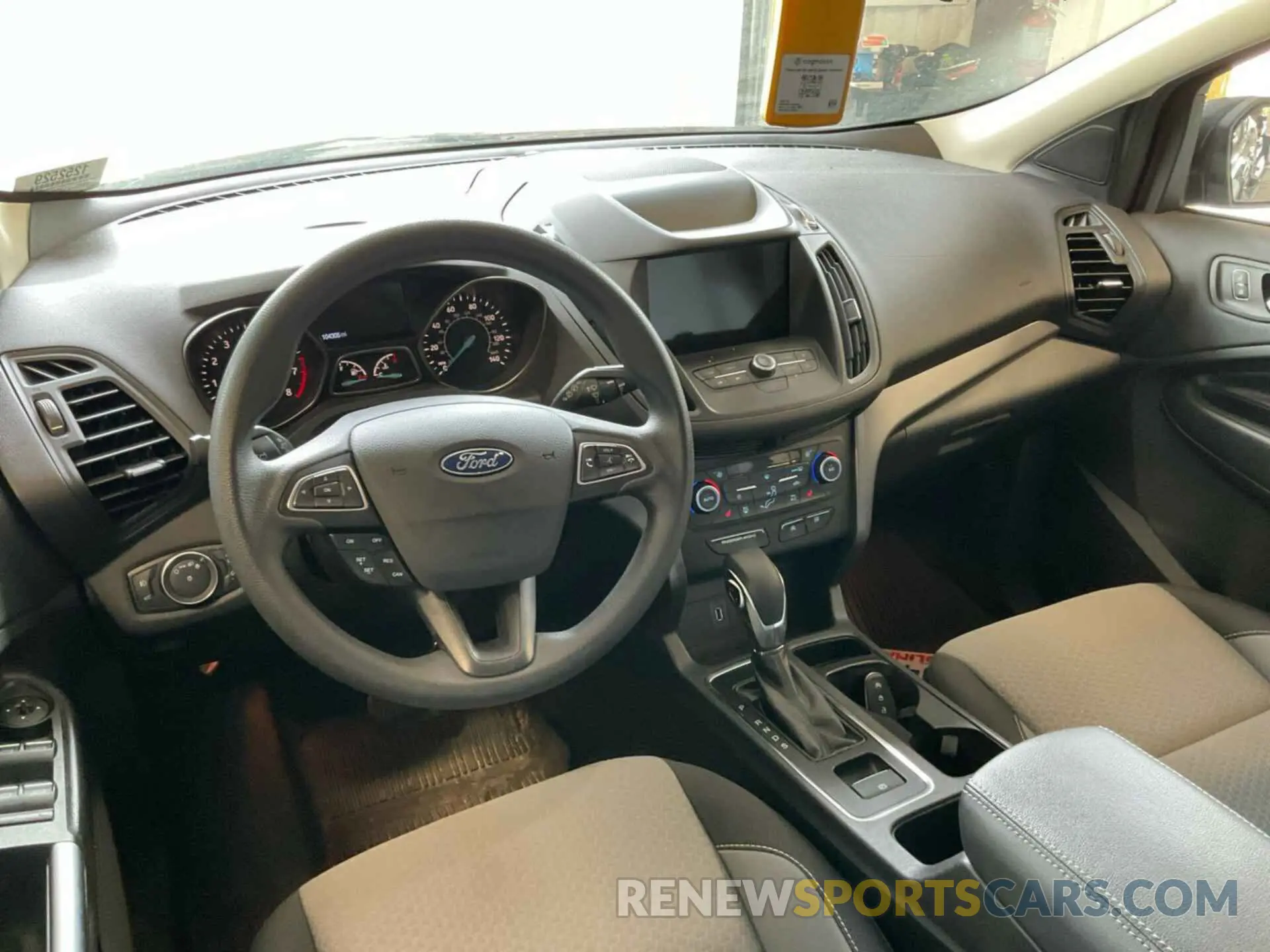 3 Фотография поврежденного автомобиля 1FMCU0GD3KUB82343 FORD ESCAPE 2019