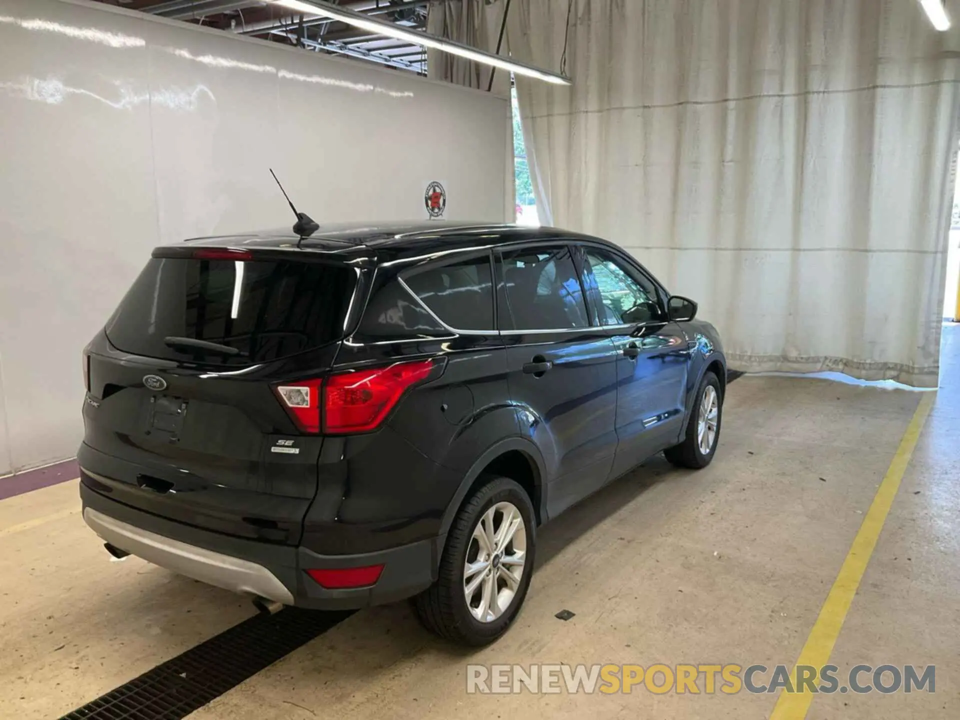 5 Фотография поврежденного автомобиля 1FMCU0GD3KUB82343 FORD ESCAPE 2019