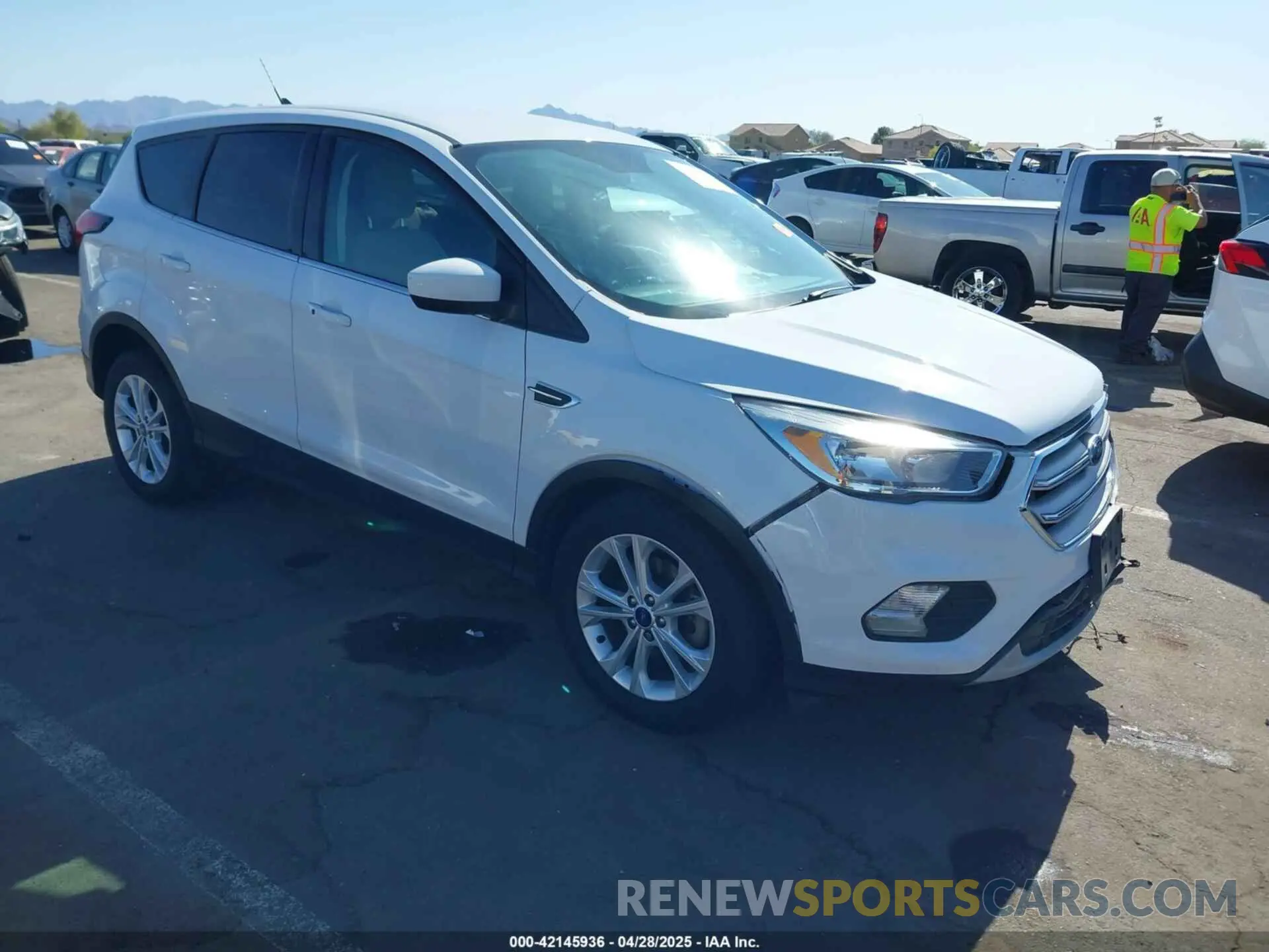 1 Photograph of a damaged car 1FMCU0GD3KUC52164 FORD ESCAPE 2019