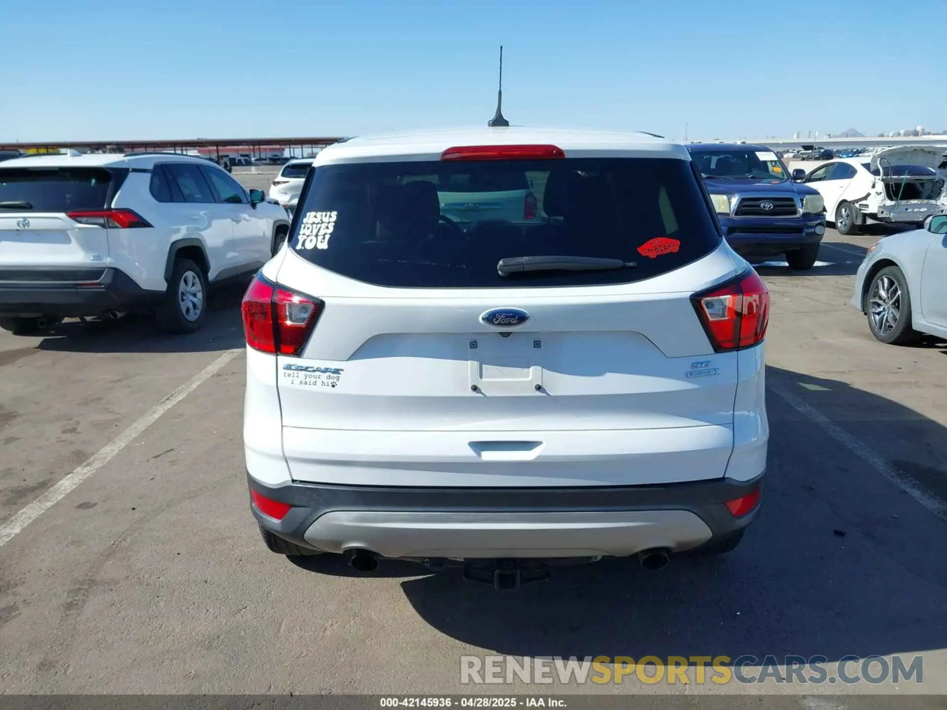 16 Photograph of a damaged car 1FMCU0GD3KUC52164 FORD ESCAPE 2019