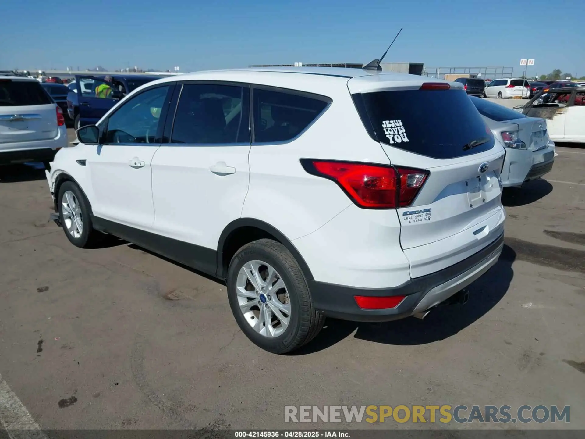 3 Photograph of a damaged car 1FMCU0GD3KUC52164 FORD ESCAPE 2019