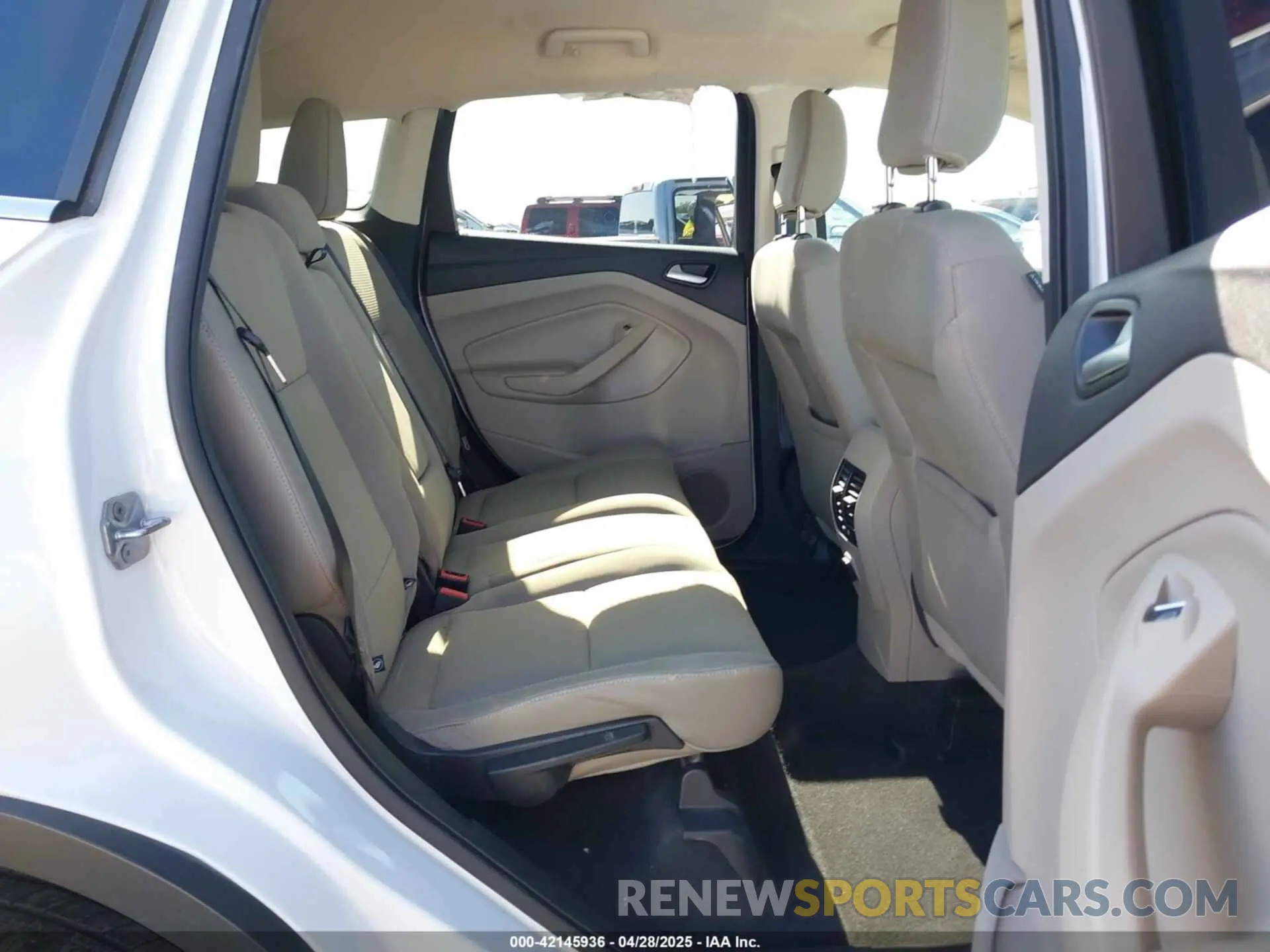 8 Photograph of a damaged car 1FMCU0GD3KUC52164 FORD ESCAPE 2019
