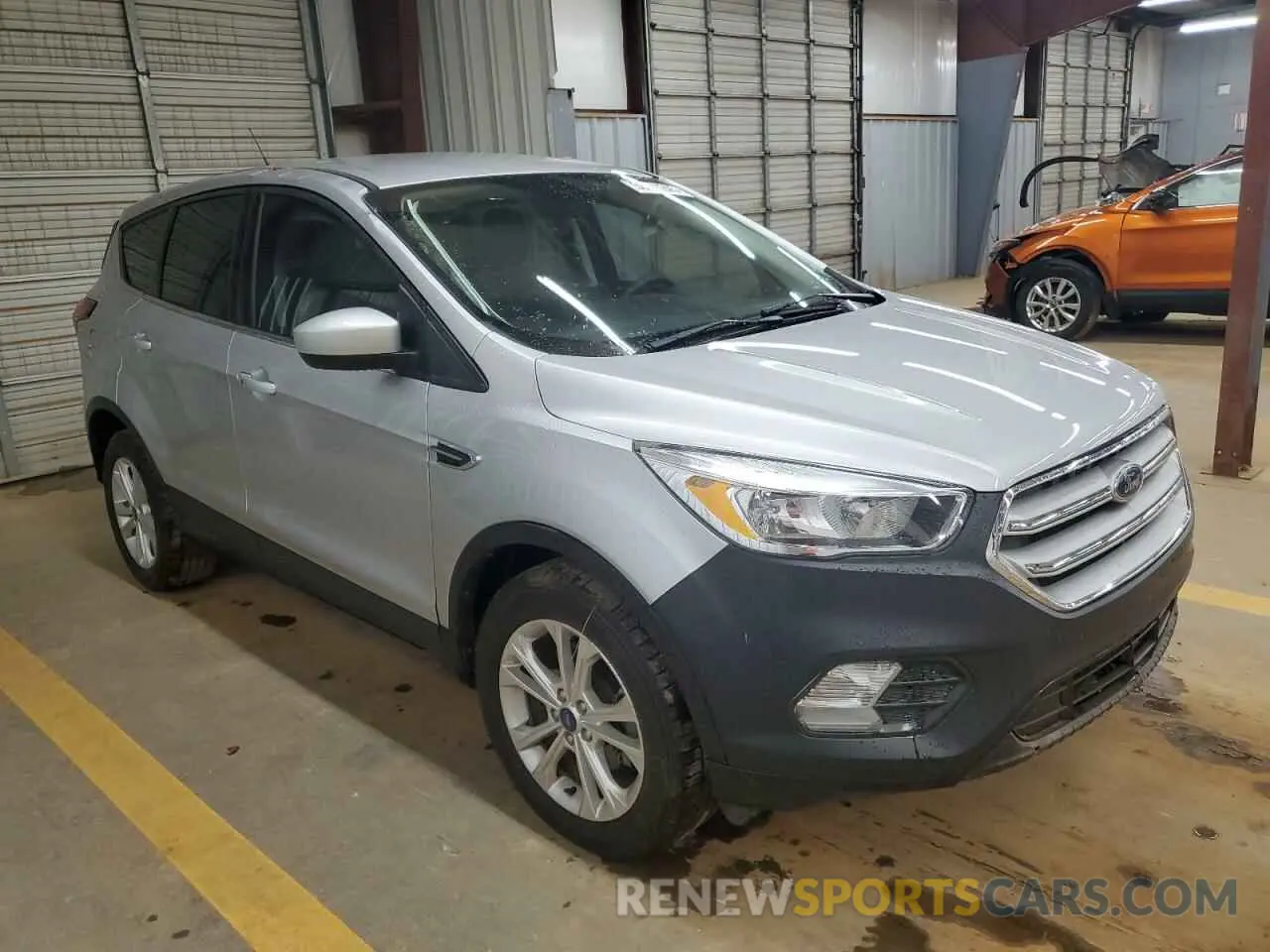 4 Фотография поврежденного автомобиля 1FMCU0GD4KUA01511 FORD ESCAPE 2019